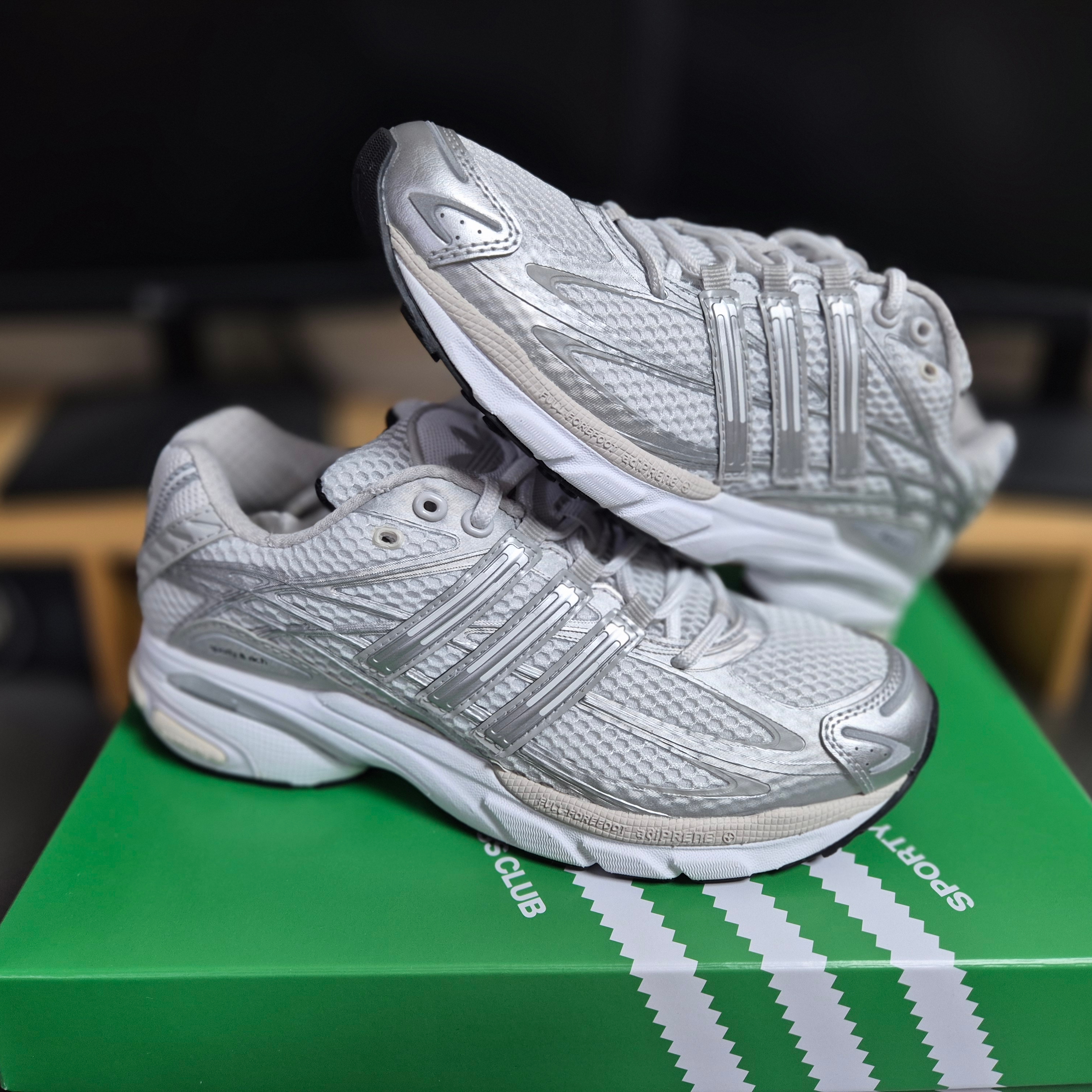 Adidas x Sporty & Rich Adistar Cushion Grey 착용 스타일