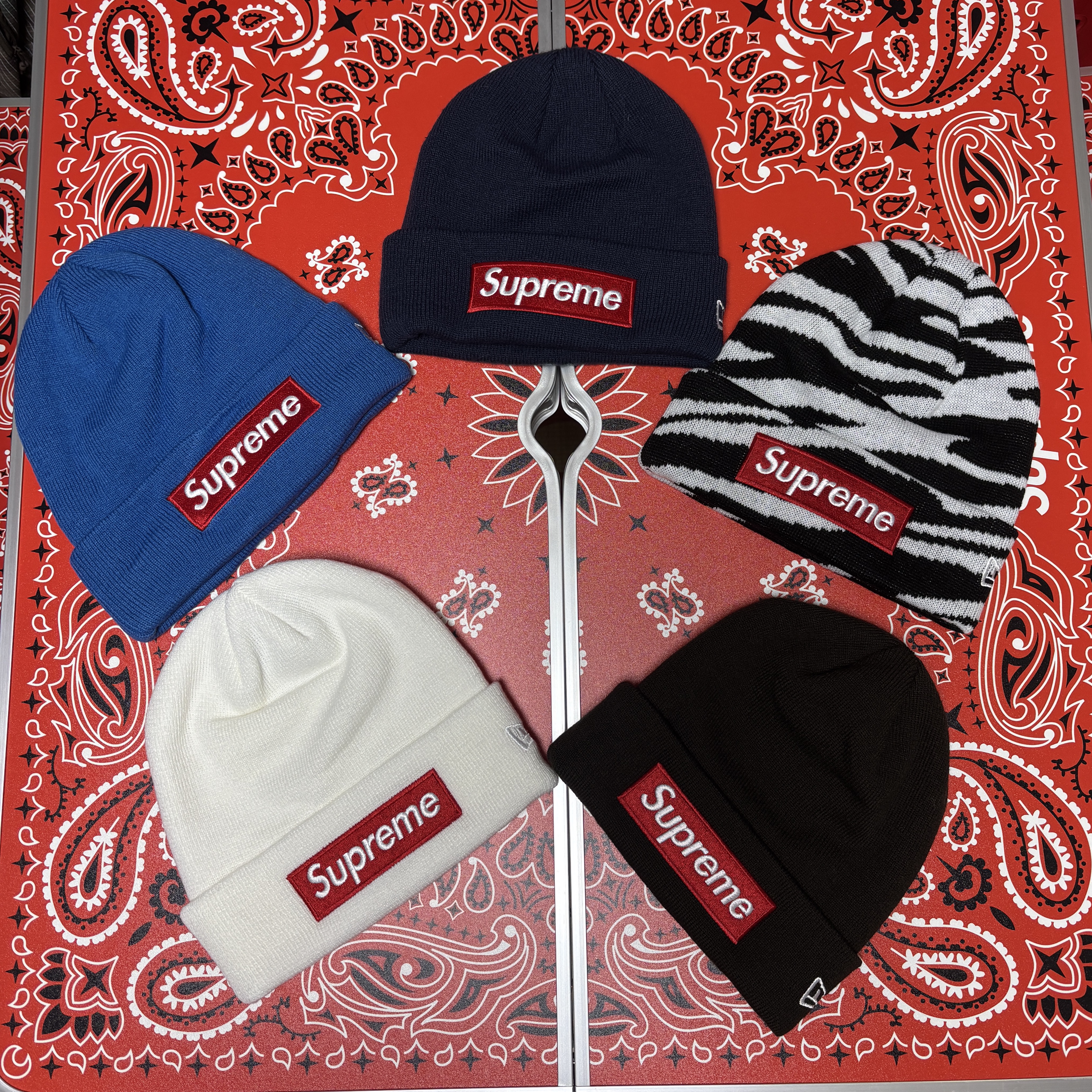 Supreme New Era Box Logo Beanie Blue - 22FW, Supreme New Era Box Logo Beanie Navy - 24FW 착용 스타일