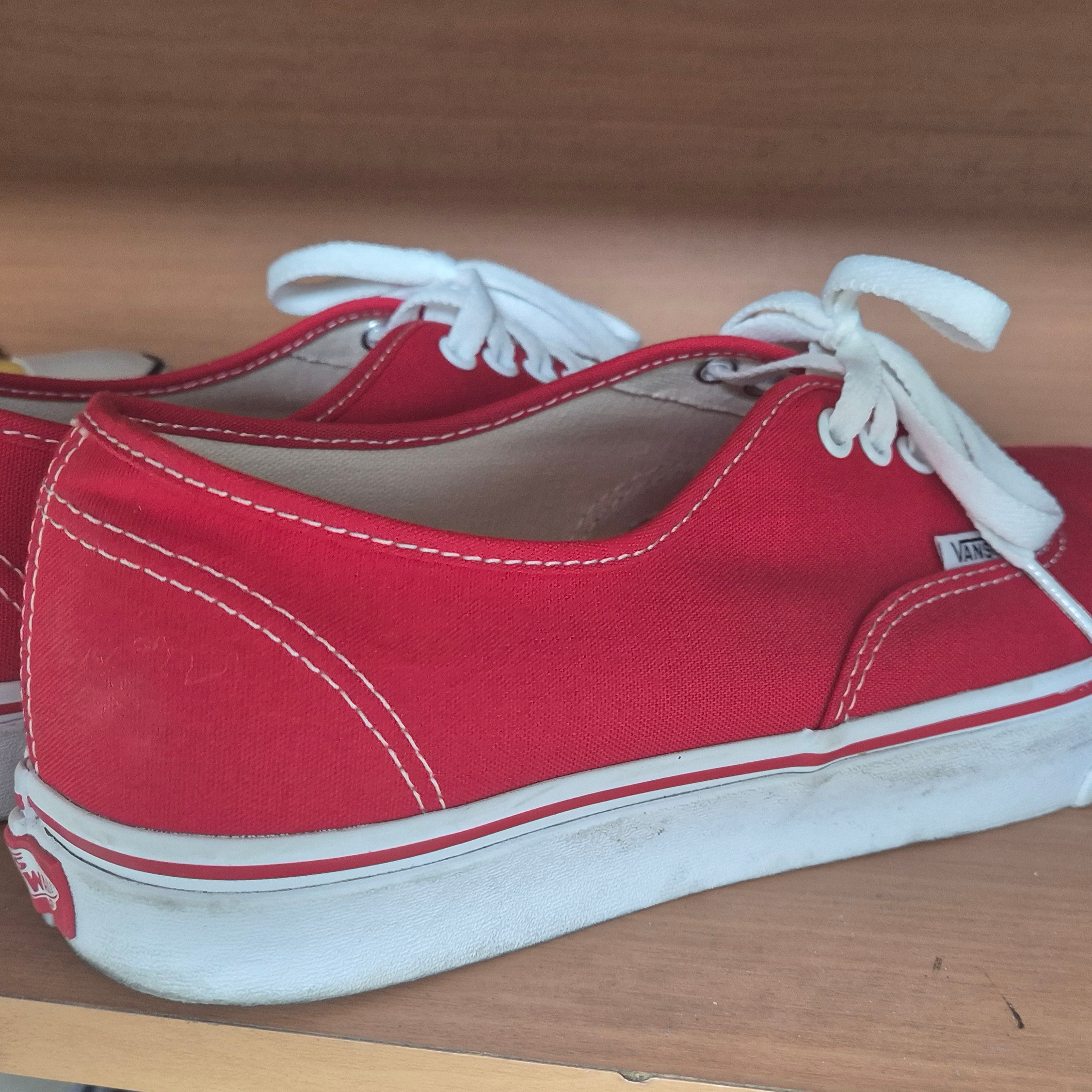 Vans Authentic Red 착용 스타일