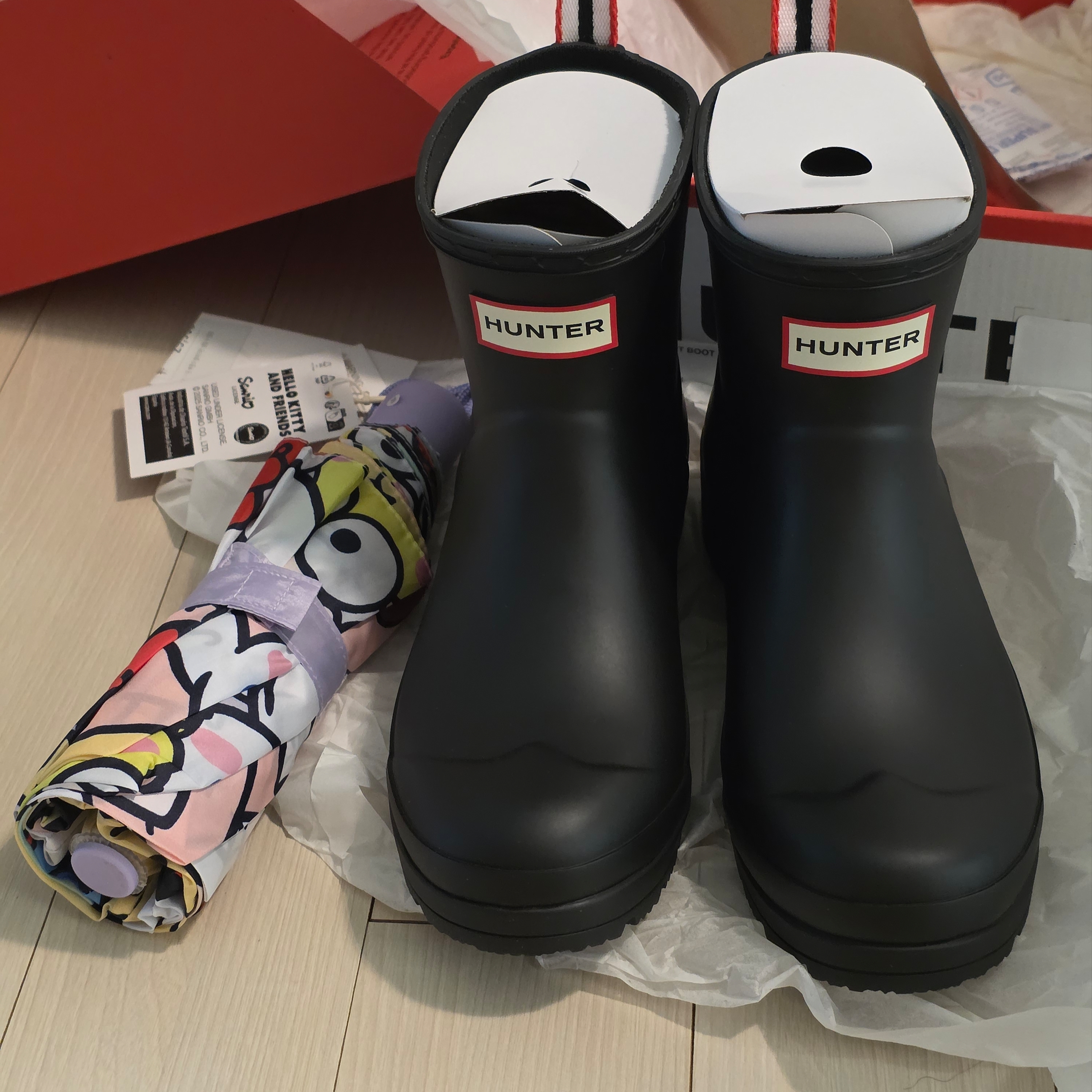 Zara x Hello Kitty and Friends Folding Umbrella Lilac, (W) Hunter Play Short Rain Boots Black 착용 스타일 - 1