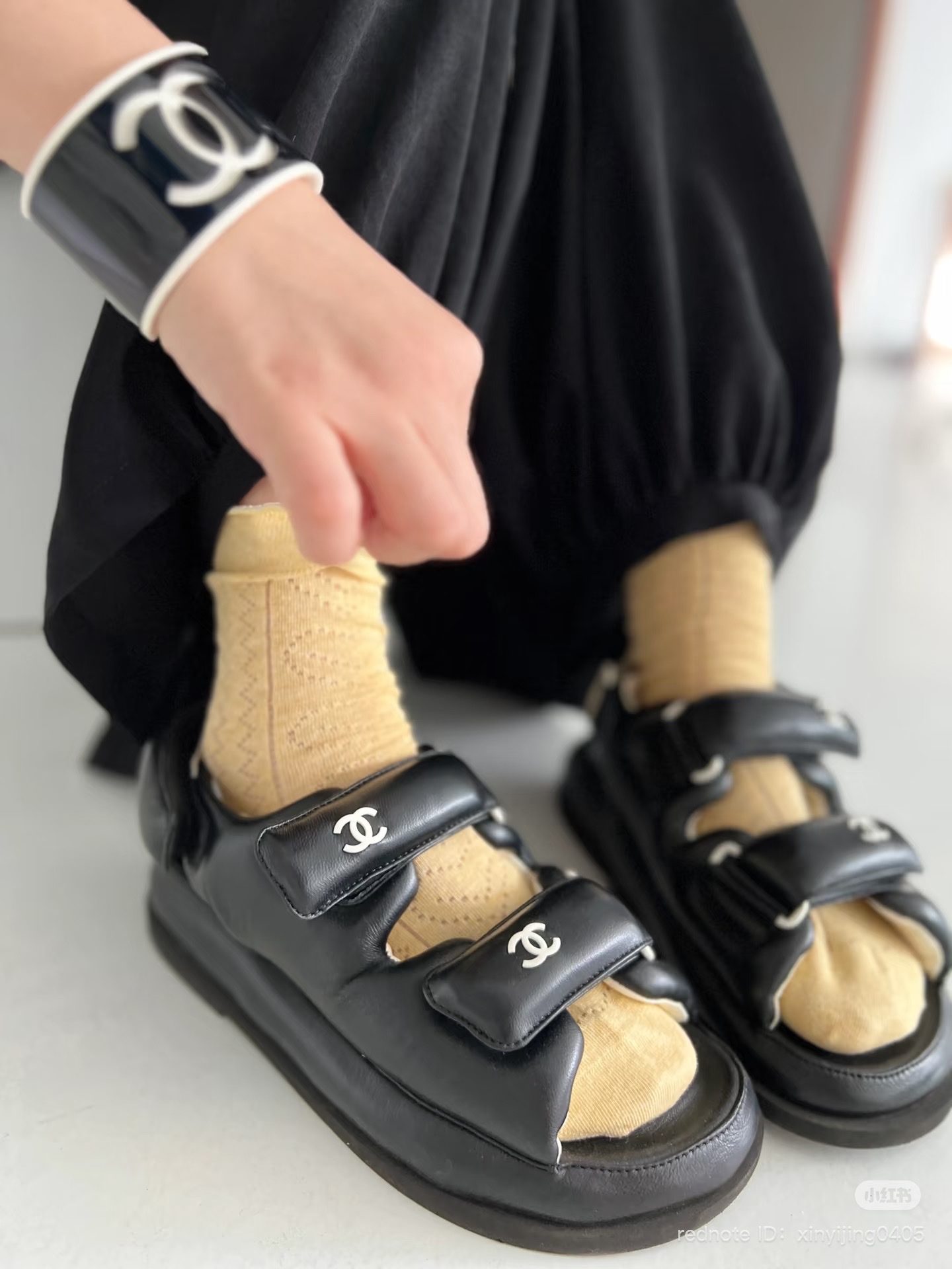(W) Chanel Sandals Lambskin & Black 착용 스타일