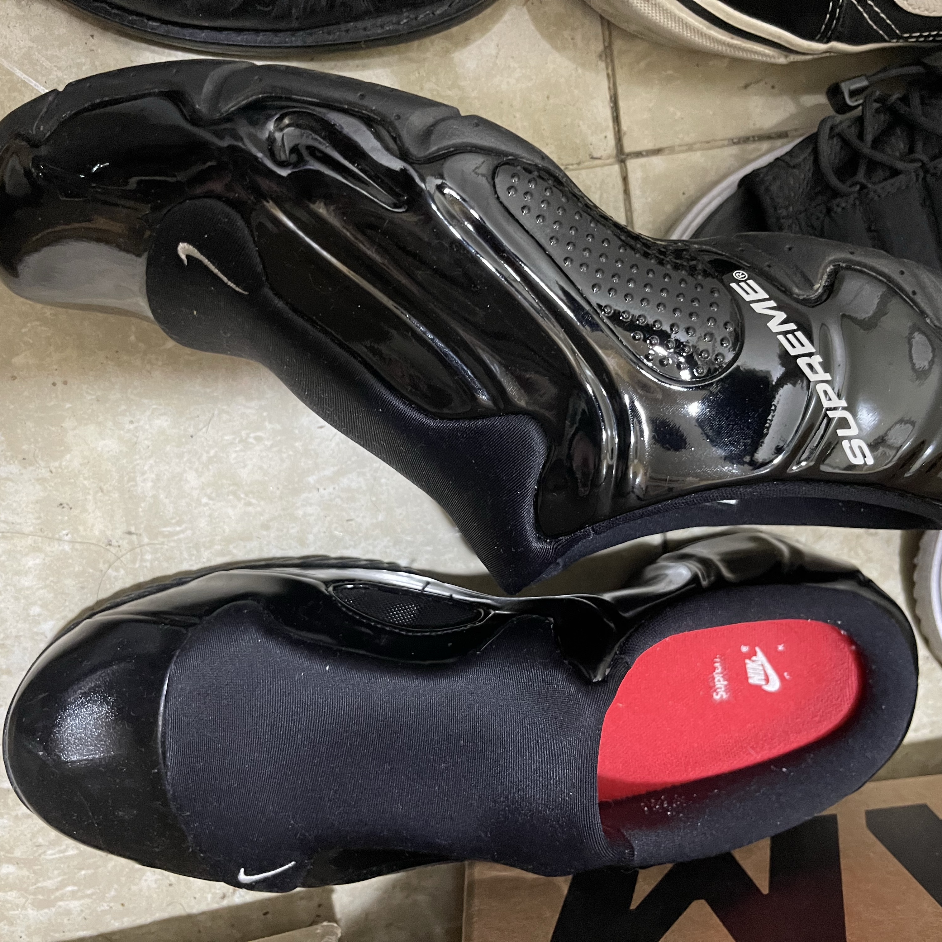 Nike x Supreme Clogposite Black - 24FW 착용 스타일