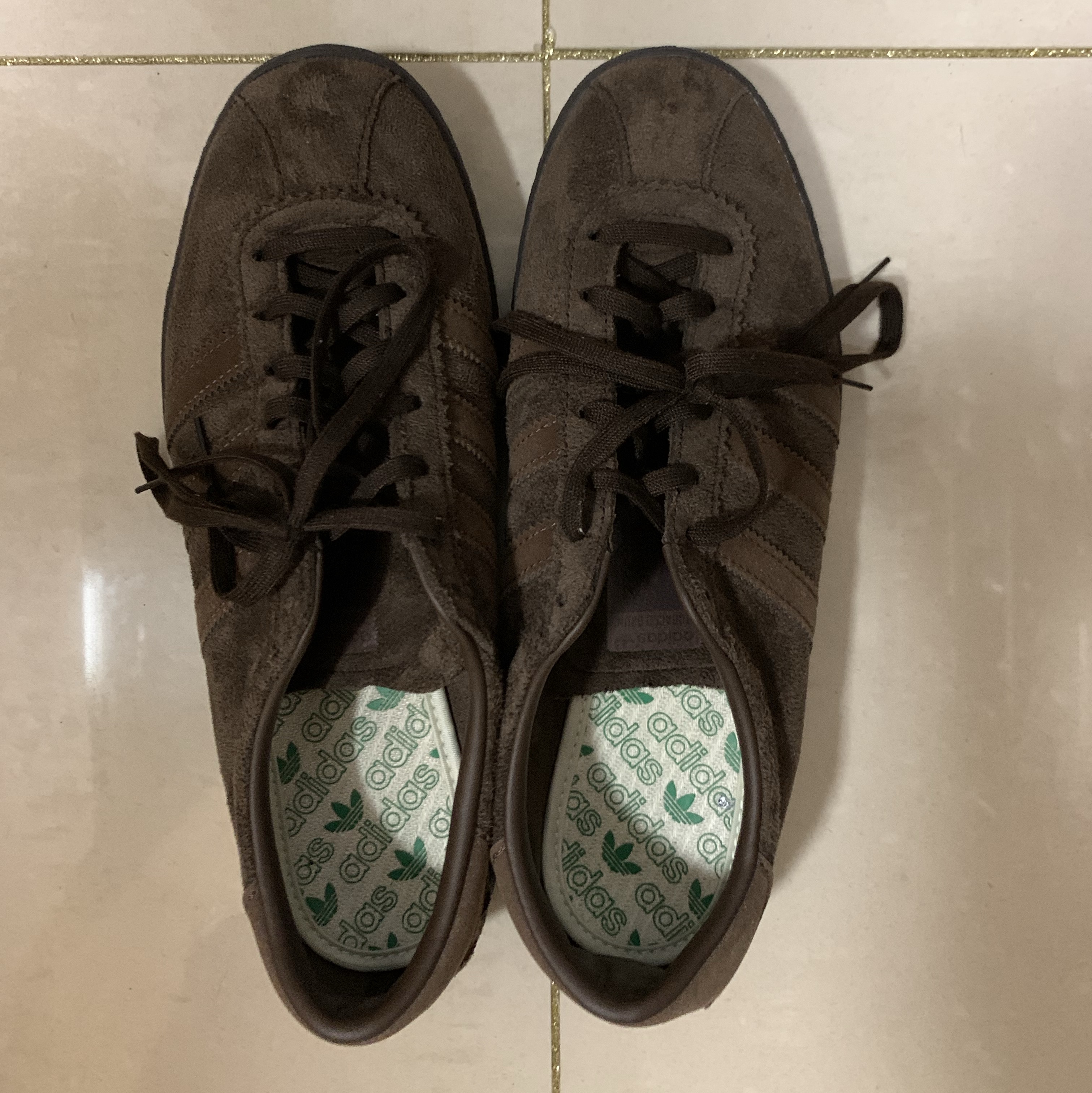Adidas Tobacco Gruen Dark Brown 착용 스타일