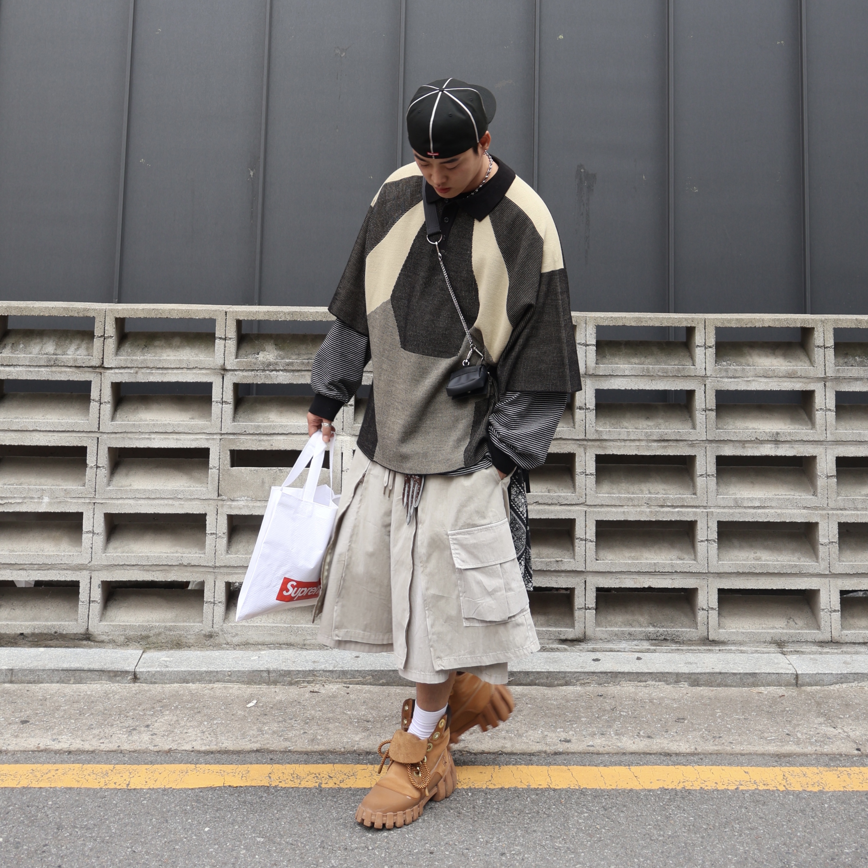 Timberland x Humberto Leon 6 Inch Boot Wheat Nubuck - Medium, Supreme Piping Script Logo New Era Black - 25SS 착용 스타일 - 2
