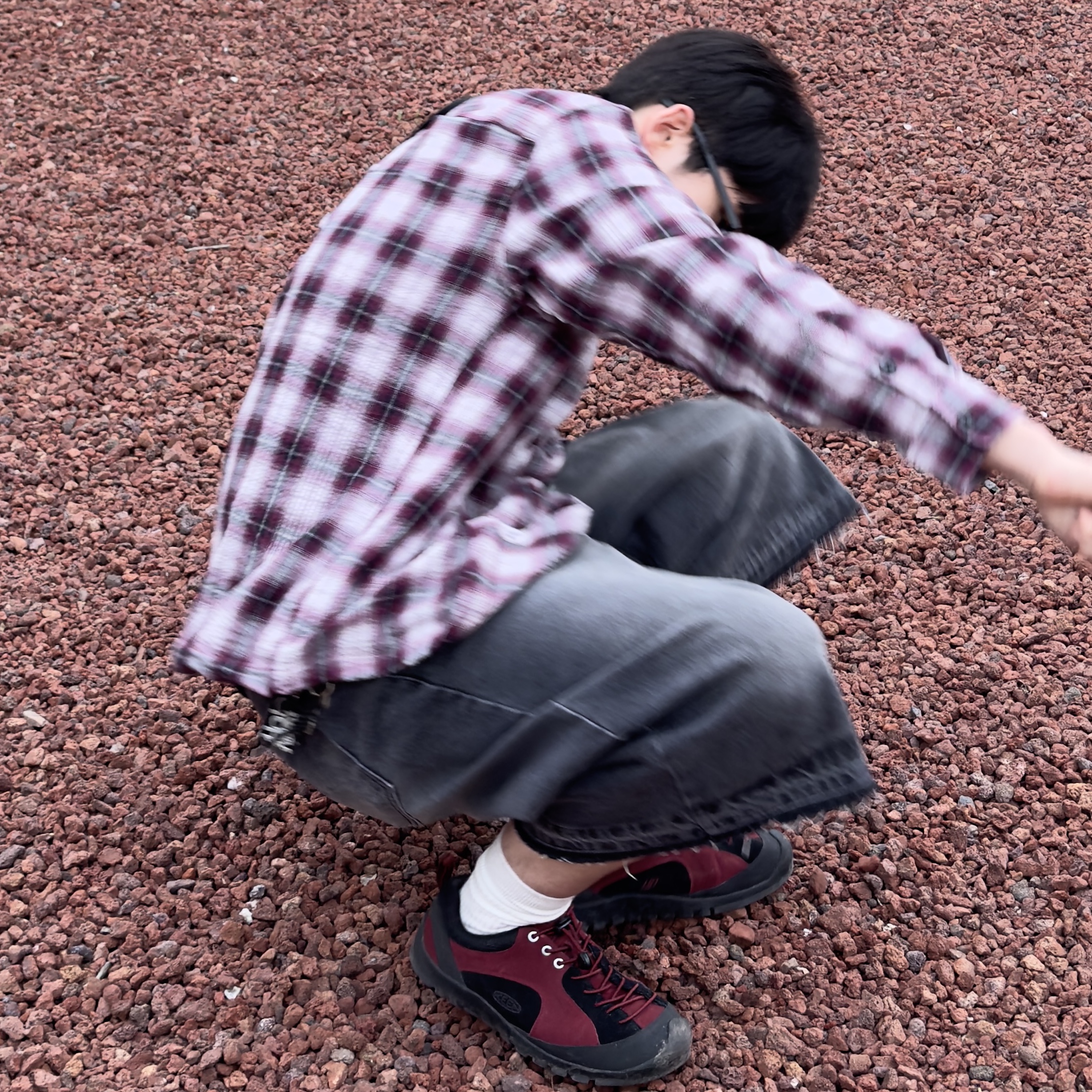 Keen x Hiking Patrol Jasper Rocks SP Sneakers Phantasmal Red 착용 스타일 - 2