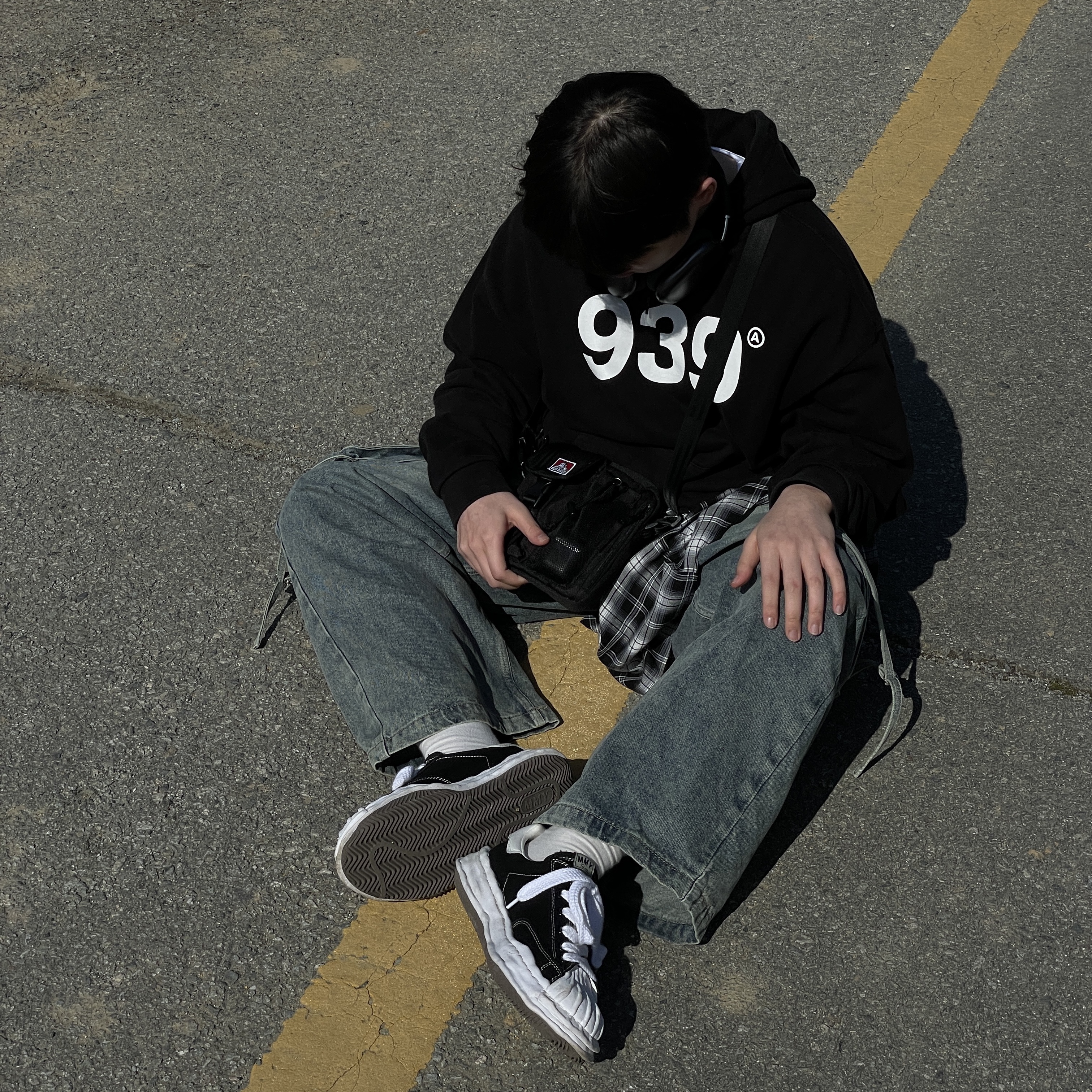 Maison Mihara Yasuhiro Blakey OG Sole Canvas Low-top Sneakers Black White, Ben Davis Original Pocket Sholder Bag Black 착용 스타일 - 2