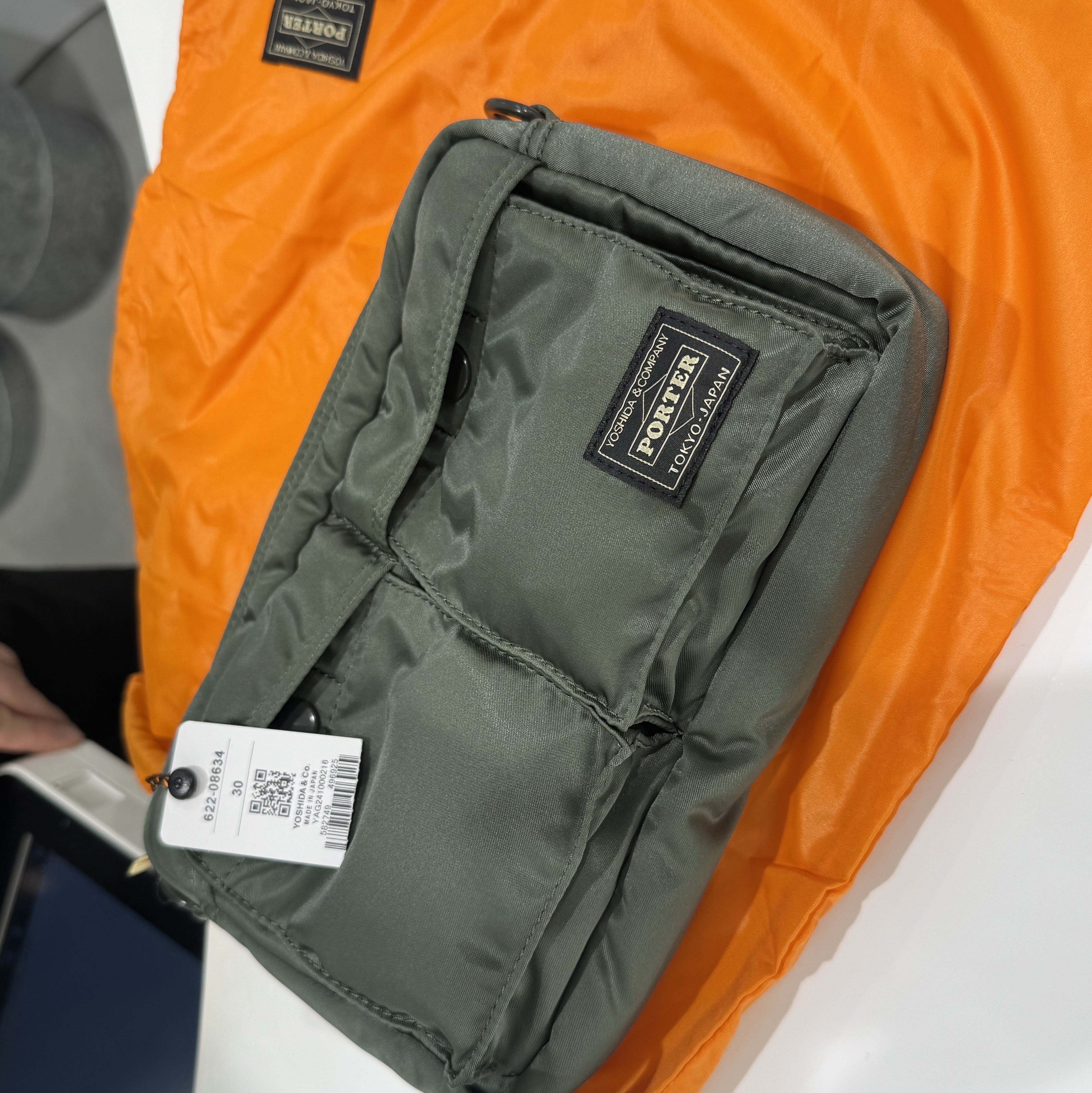 Porter All New Tanker Sling Bag Sage Green 착용 스타일