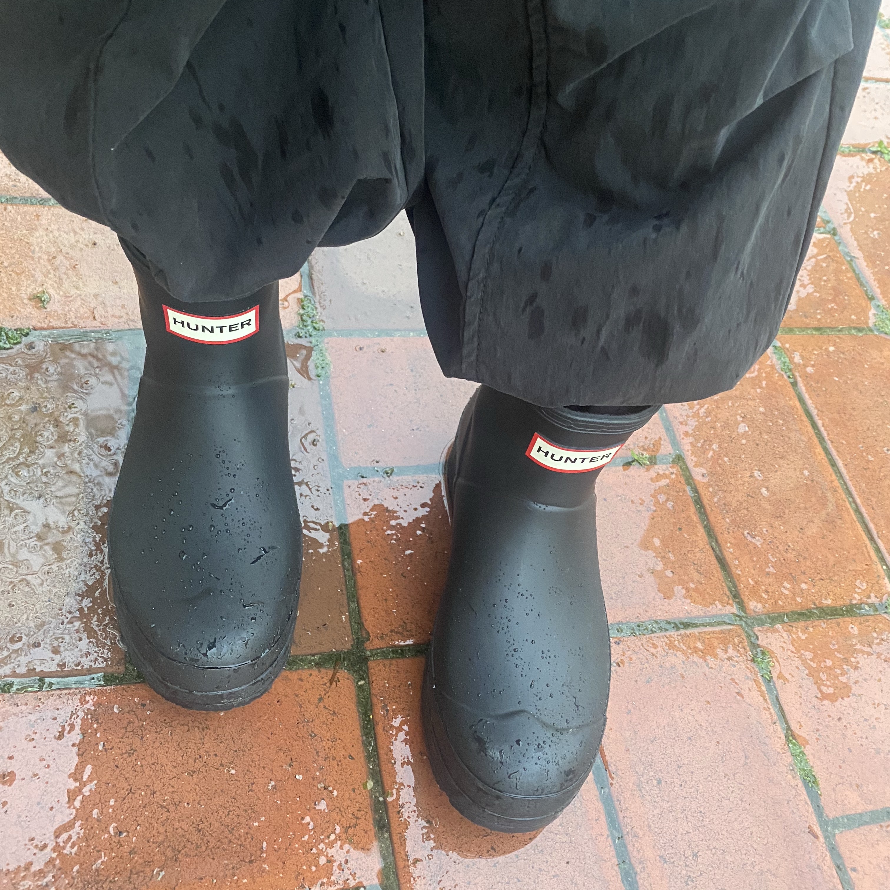 (W) Hunter Play Short Rain Boots Black 착용 스타일