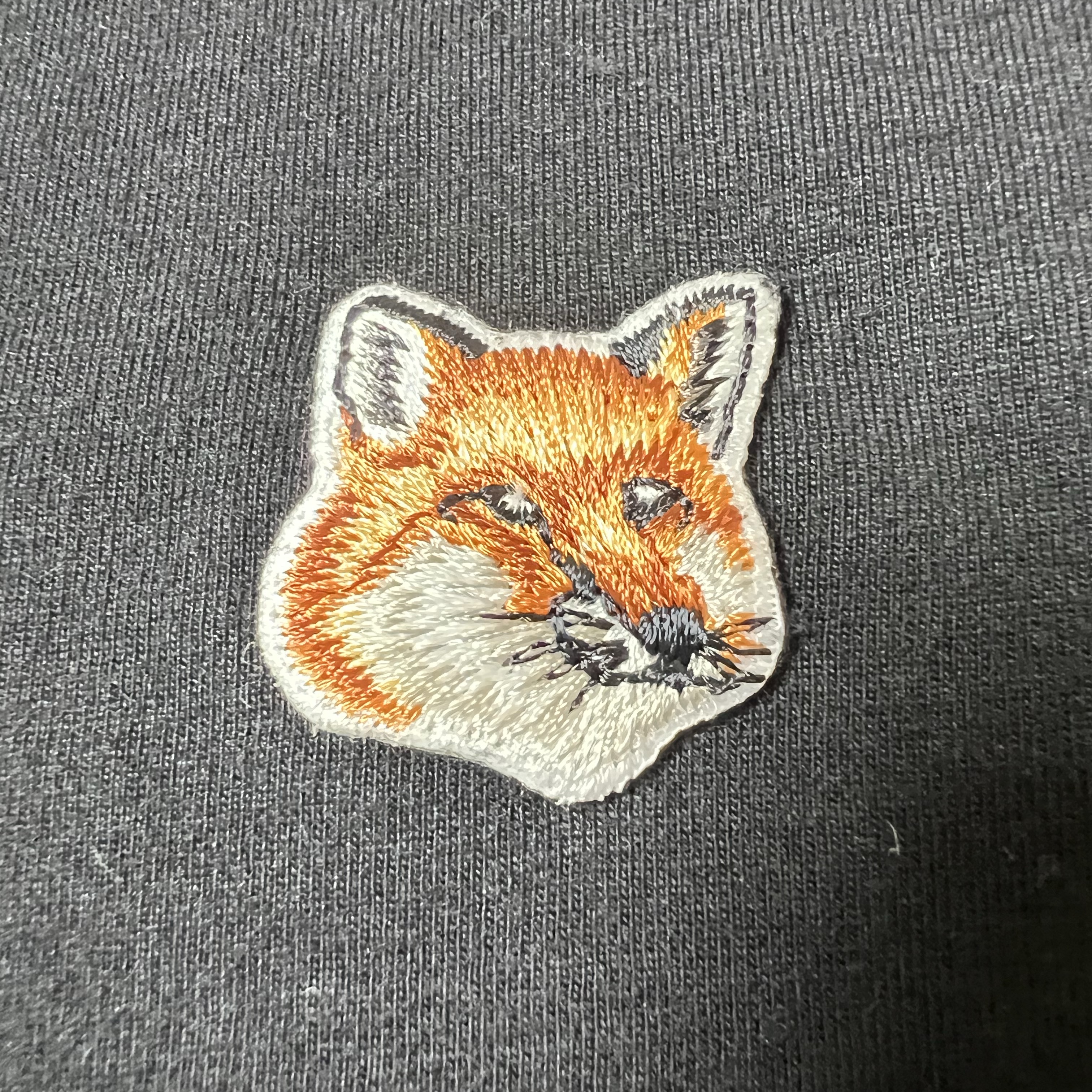 Maison Kitsune Fox Head Patch Regular T-Shirt Black 착용 스타일 - 1