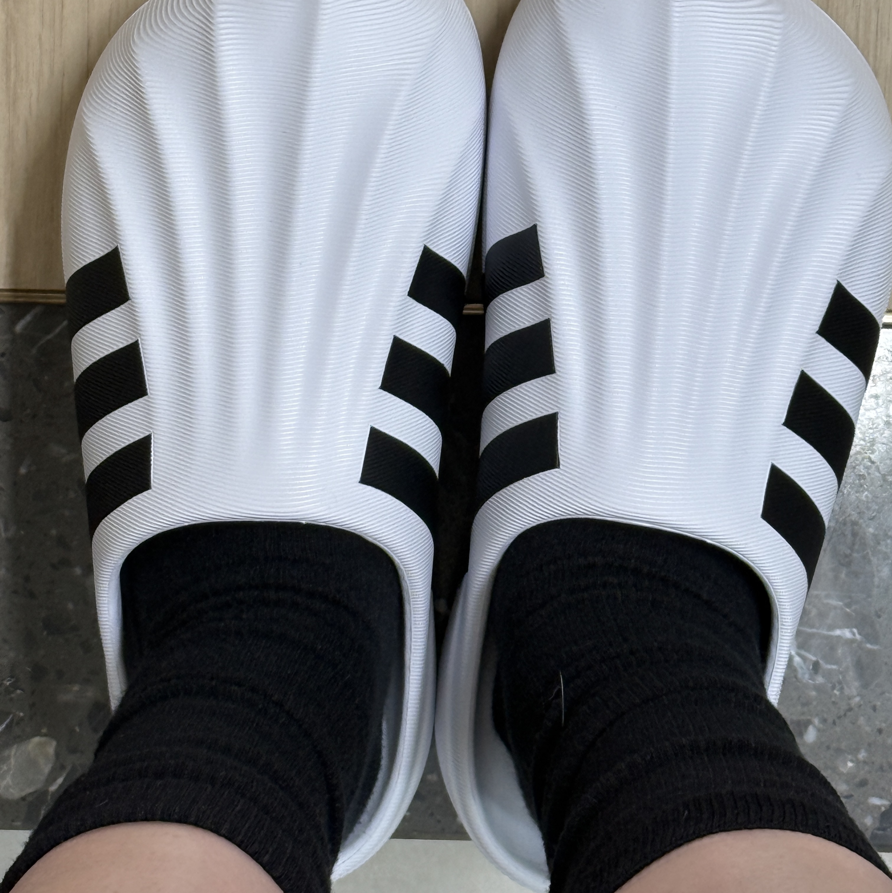 Adidas Adifom Superstar Mule Cloud White 착용 스타일