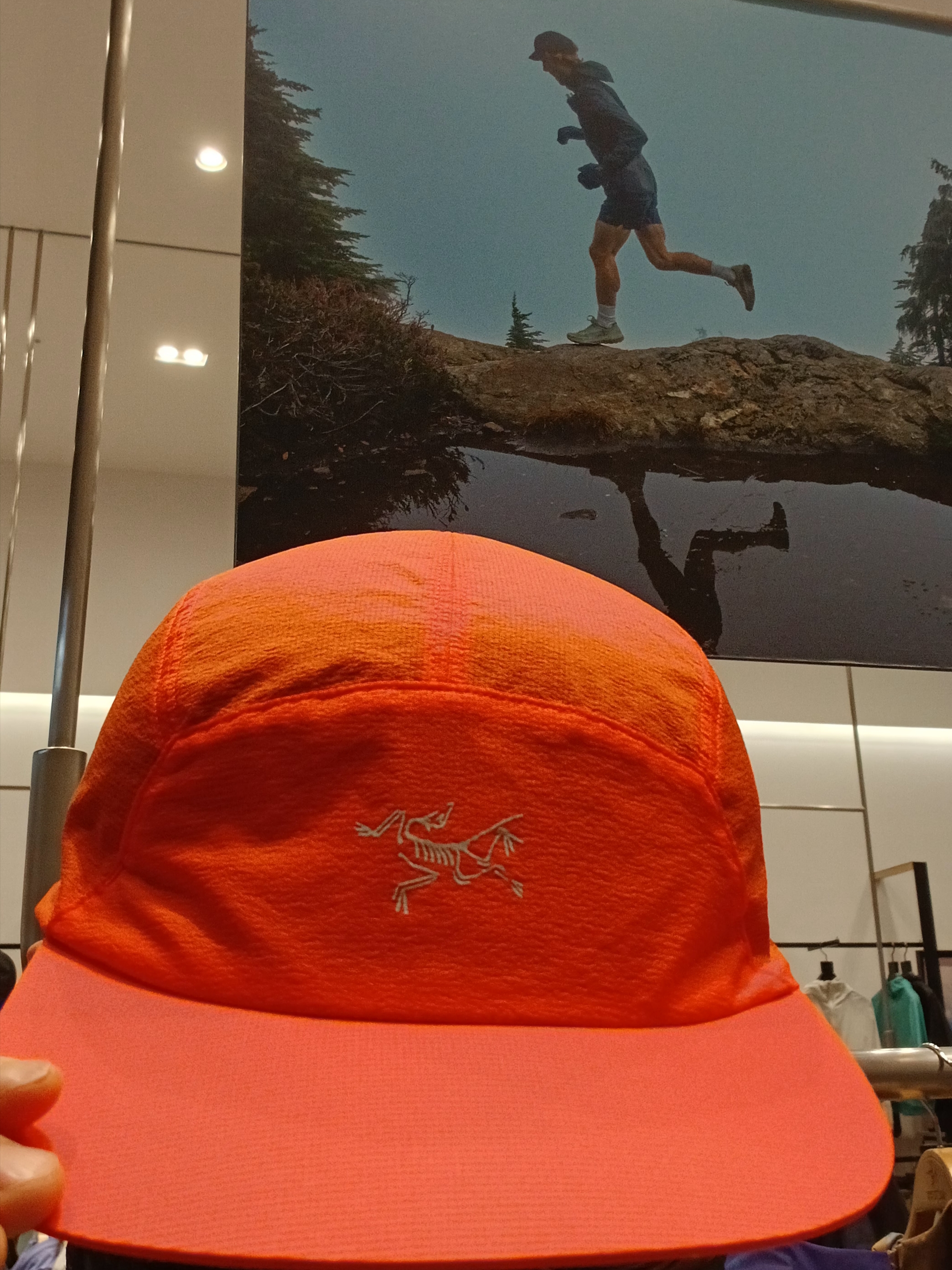 Arc'teryx Bird Word Trucker Hat Black Cloud, Arc'teryx Bird Trucker Curved Brim Hat Black 착용 스타일 - 9