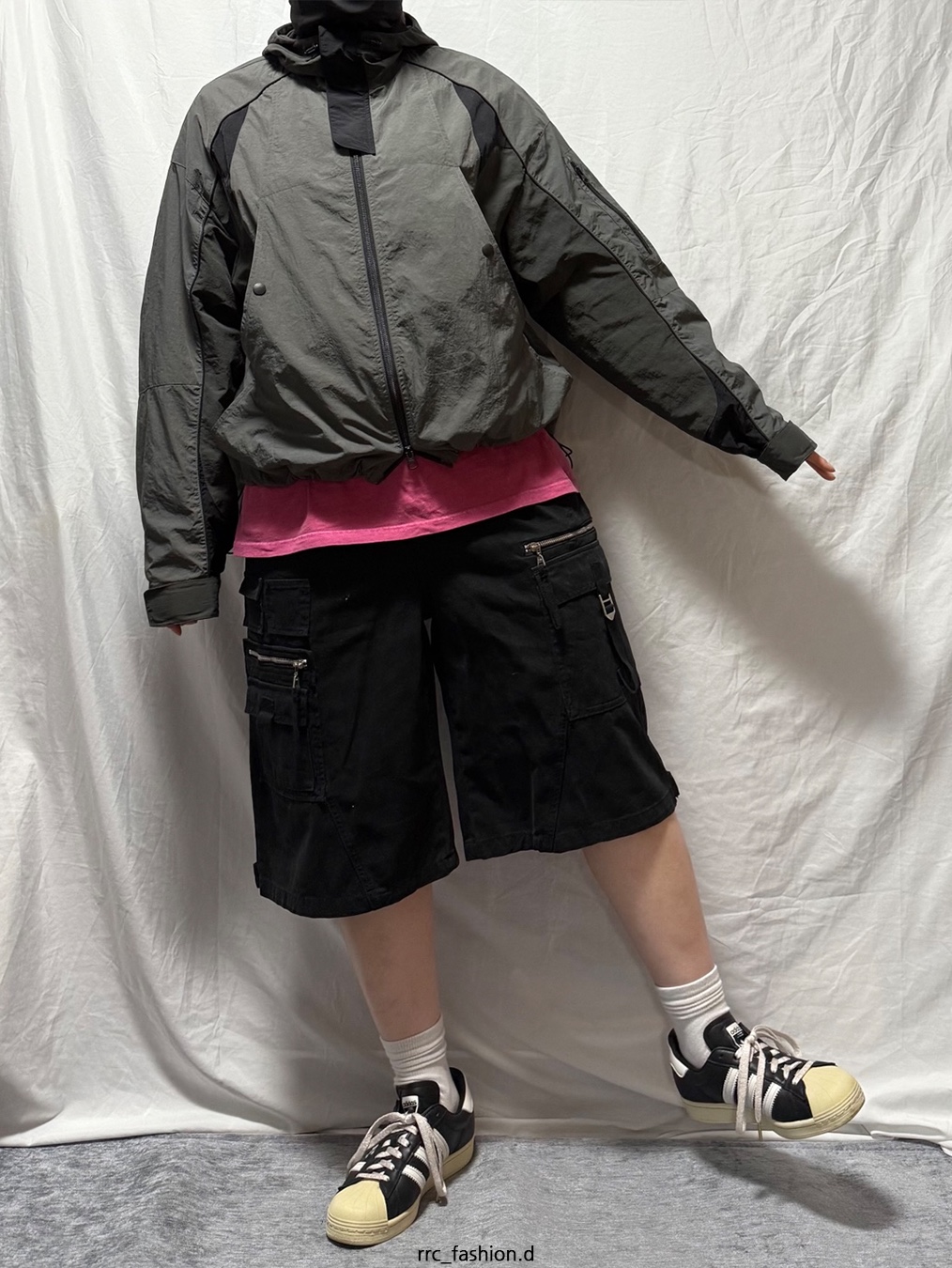 Adidas Superstar 82 Black White 착용 스타일 - 1