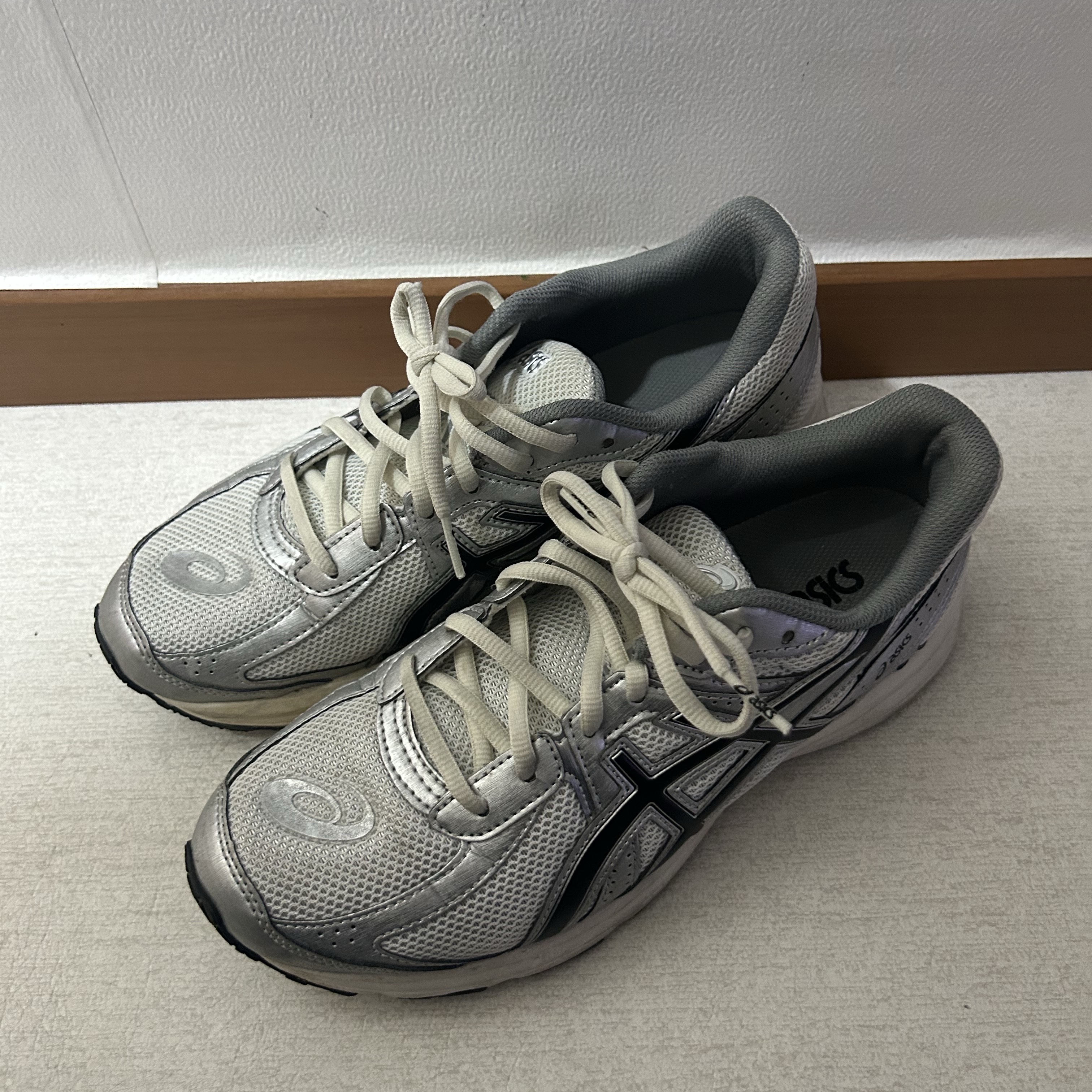 Asics Jog 100 S White Black - 2E Wide 착용 스타일
