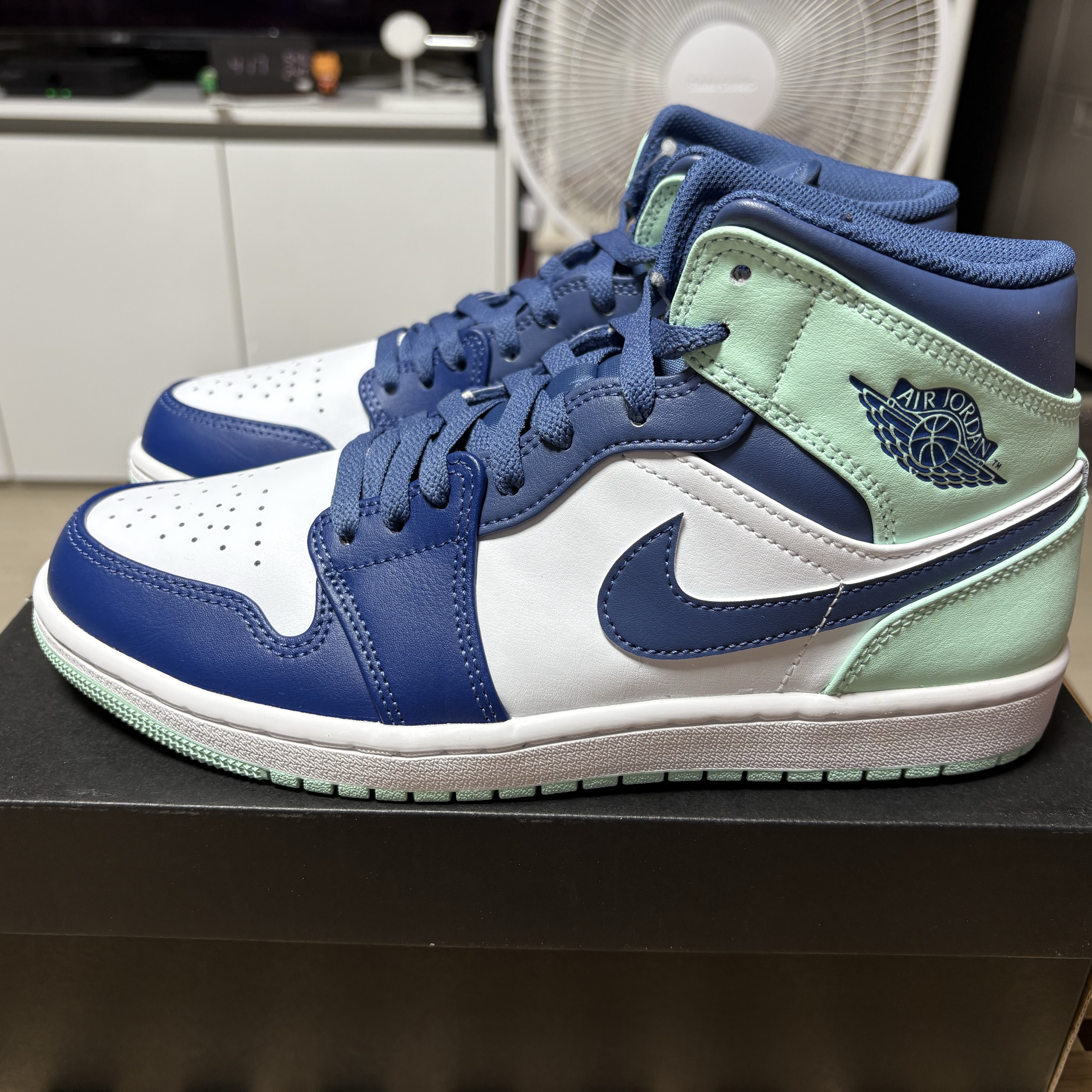 Jordan 1 Mid Blue Mint 착용 스타일 - 1