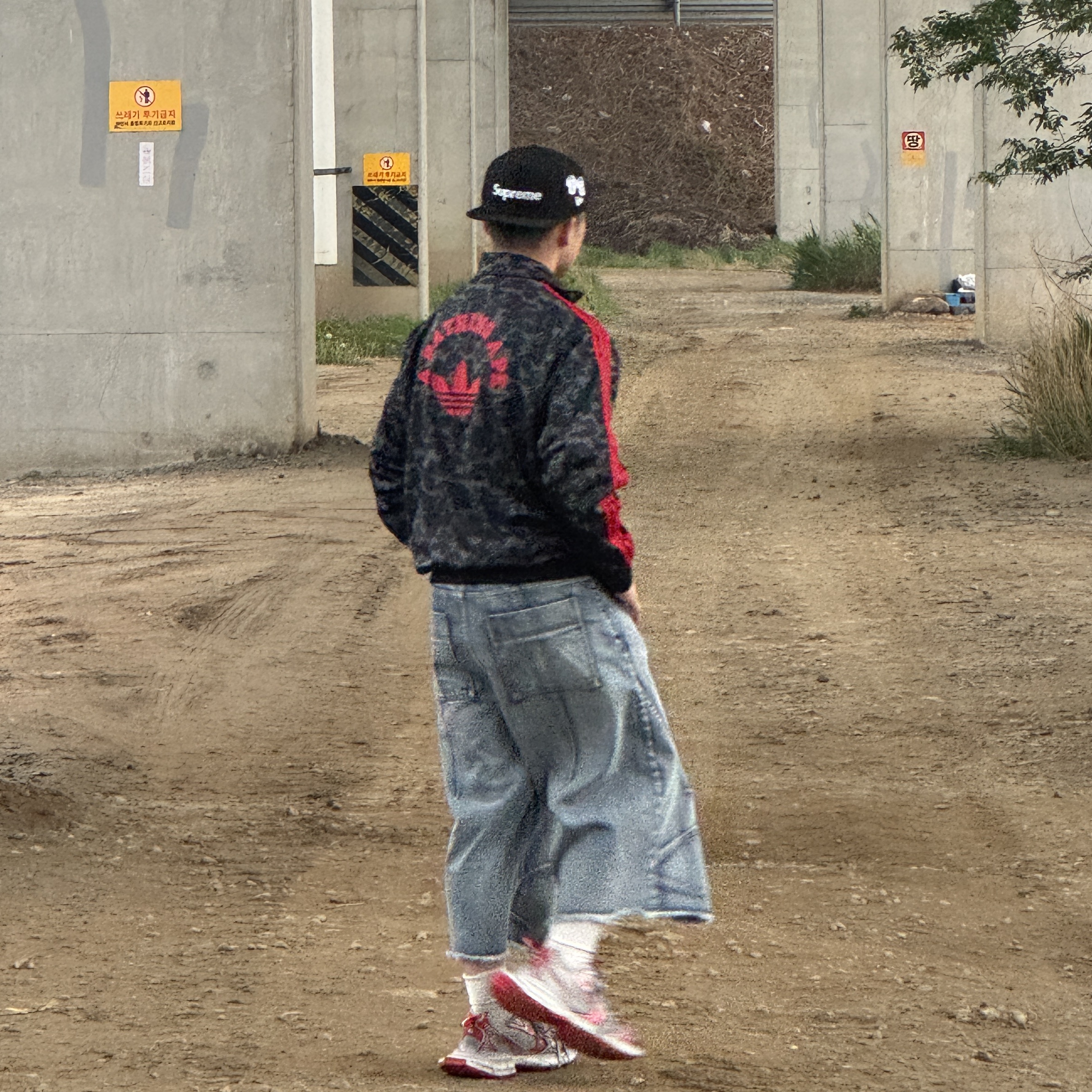 Adidas x BAPE Allover Print Track Top Black - KR Sizing, Balenciaga 3XL Sneakers White Red 착용 스타일 - 2