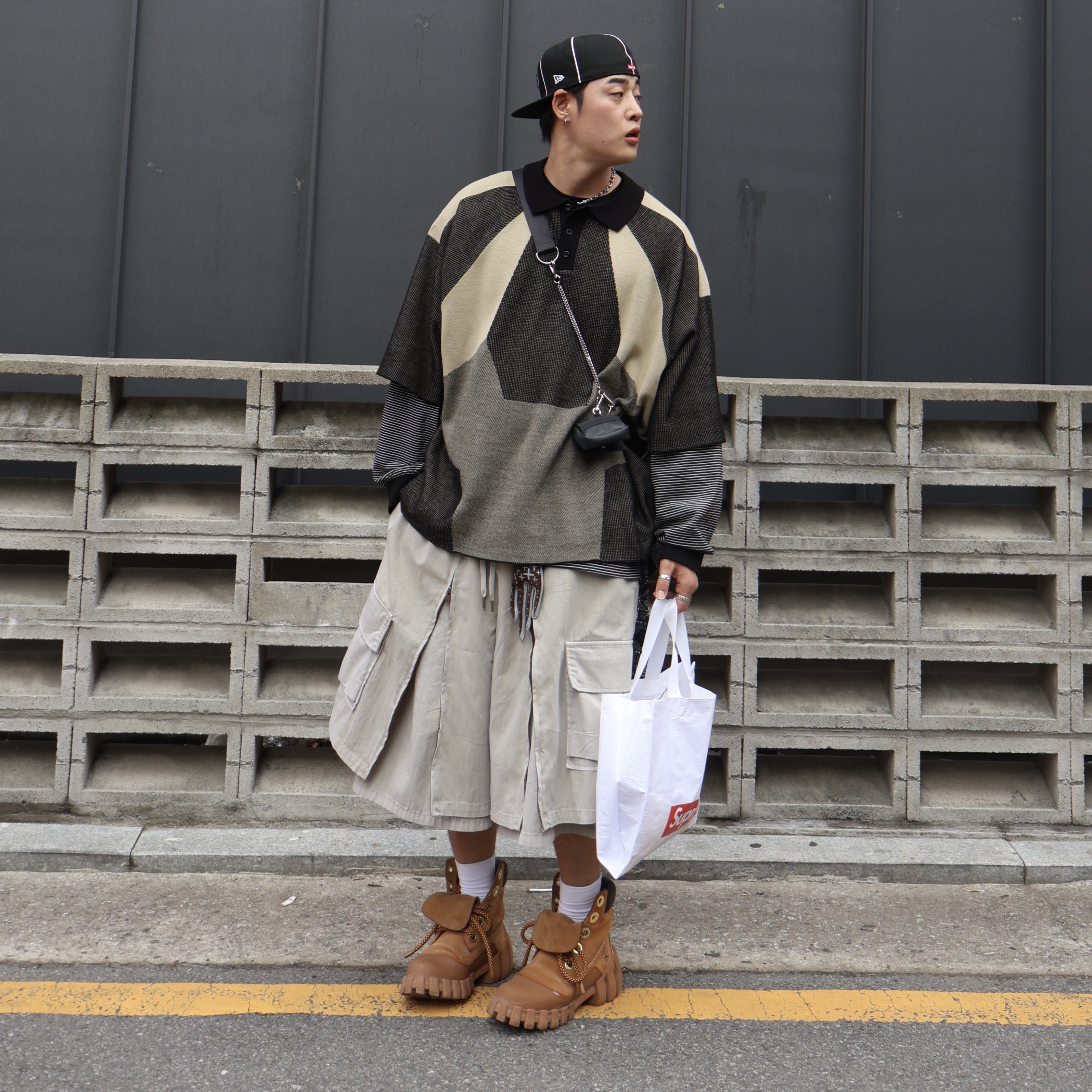 Timberland x Humberto Leon 6 Inch Boot Wheat Nubuck - Medium, Supreme Piping Script Logo New Era Black - 25SS 착용 스타일 - 1