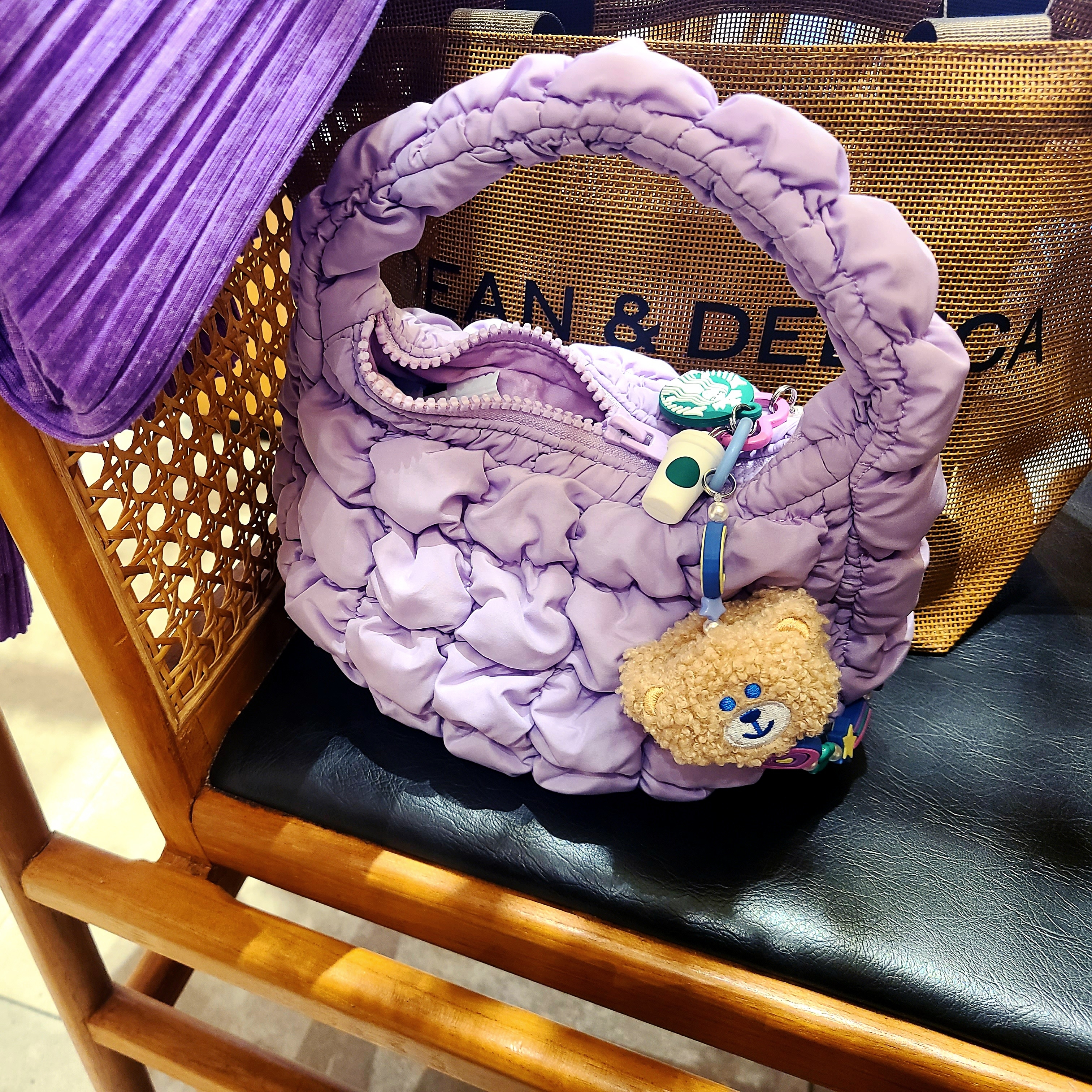 Starbucks Campus Beari Deco Charm, COS Quilted Micro Bag Purple 착용 스타일 - 1