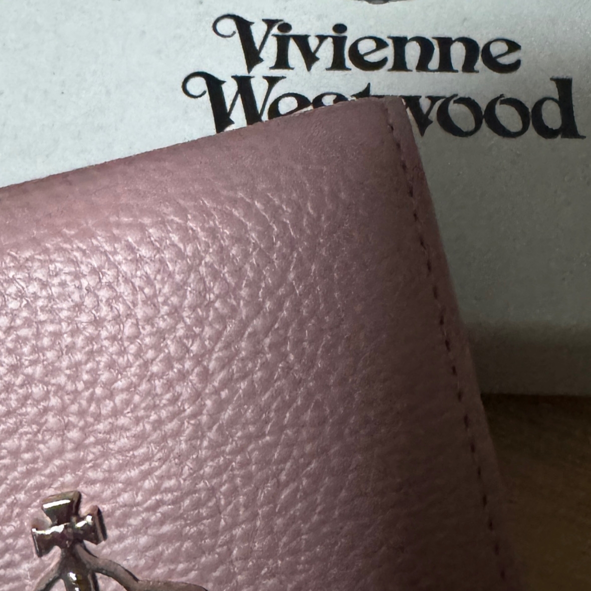 Vivienne Westwood Card Holder Wallet Pink 착용 스타일