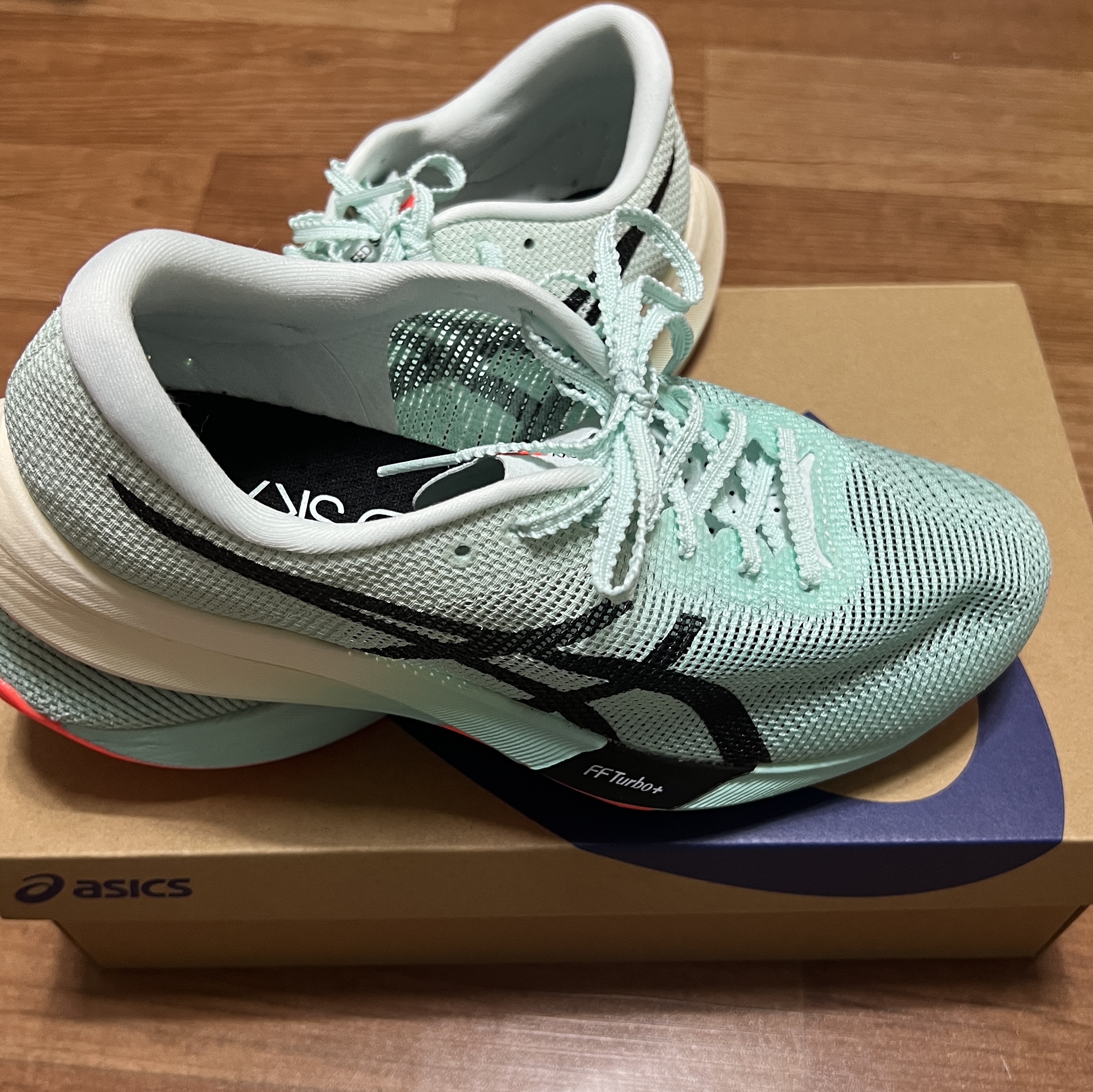 Asics Metaspeed Sky Paris Illuminate Mint Black 착용 스타일