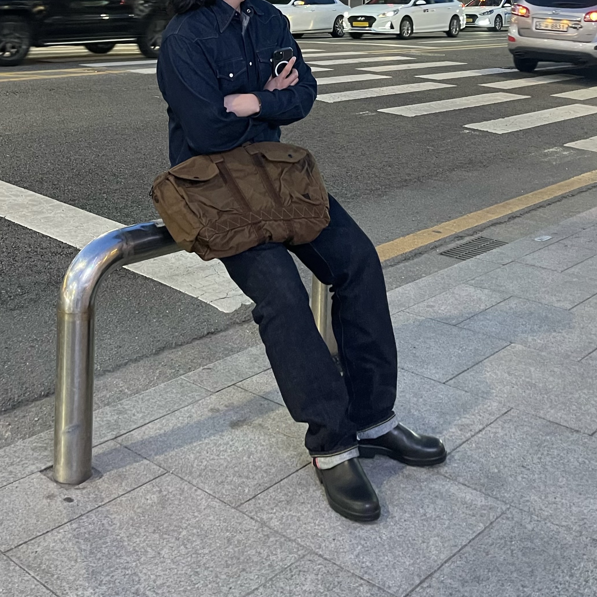 Porter Crag 2way Boston Bag L Coyote 착용 스타일