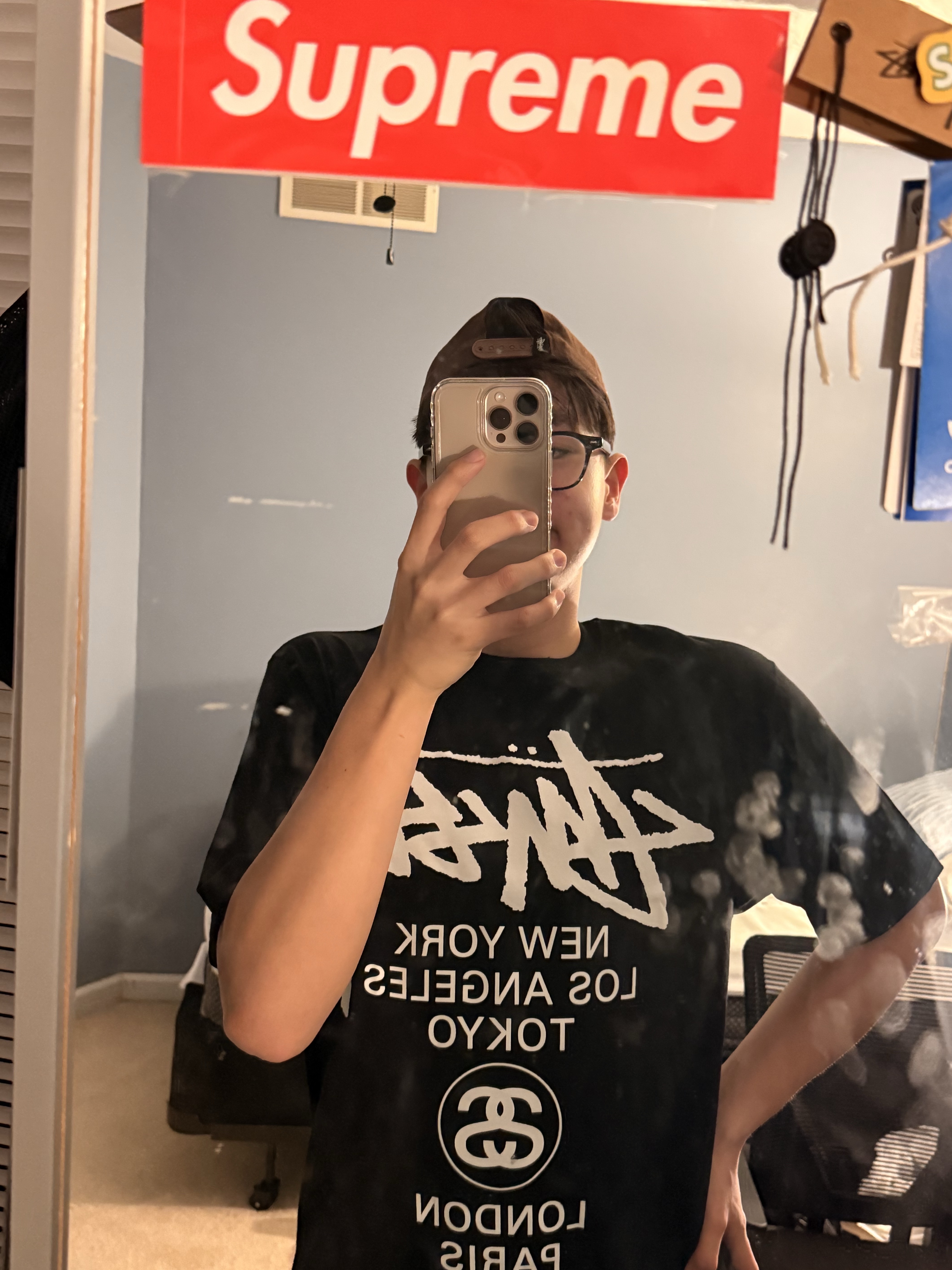 Stussy World Tour T-Shirt Black, Stussy World Tour T-Shirt Black 2023 착용 스타일 - 1