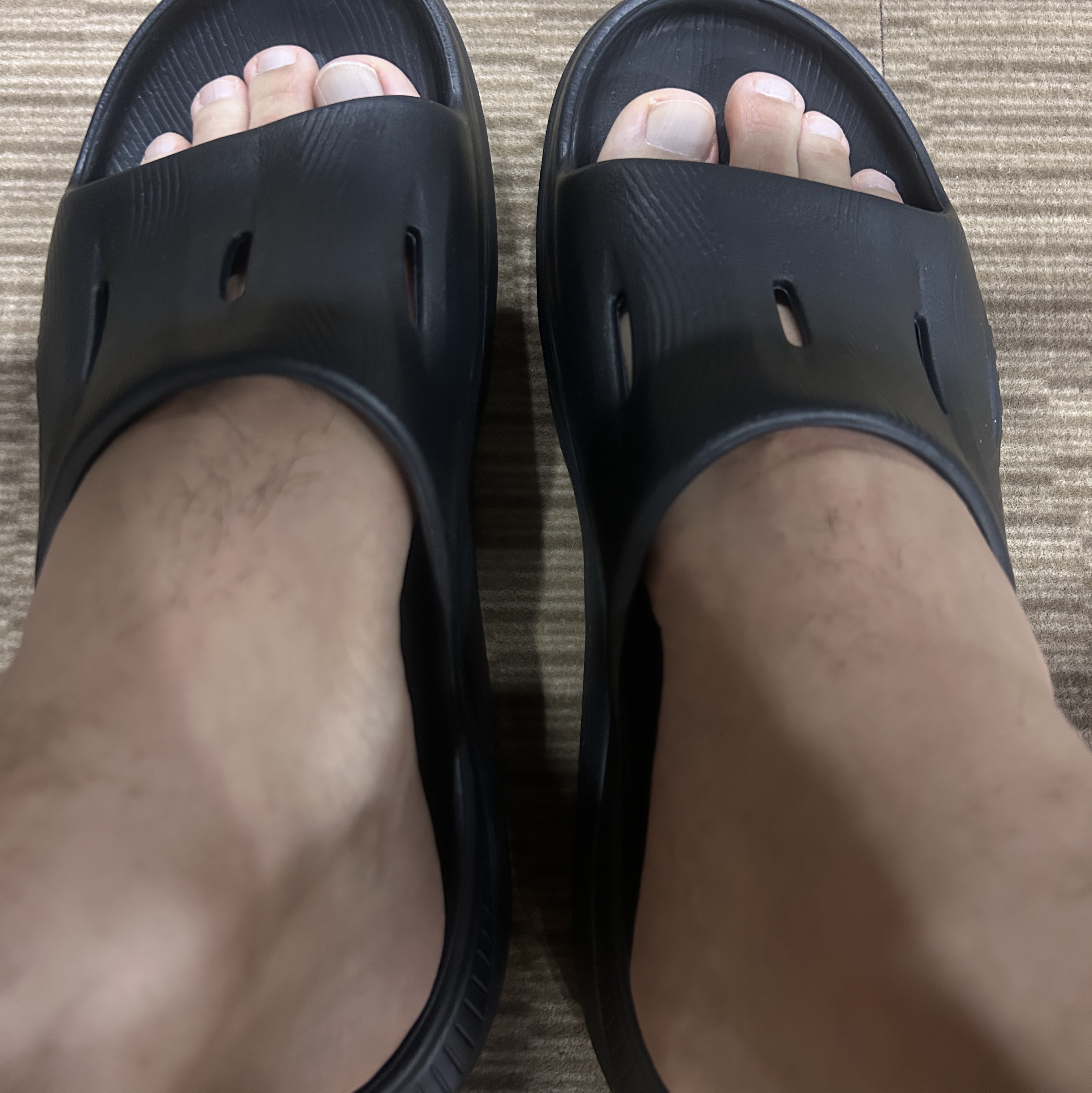 Hoka Ora Recovery Slide 3 Black 착용 스타일