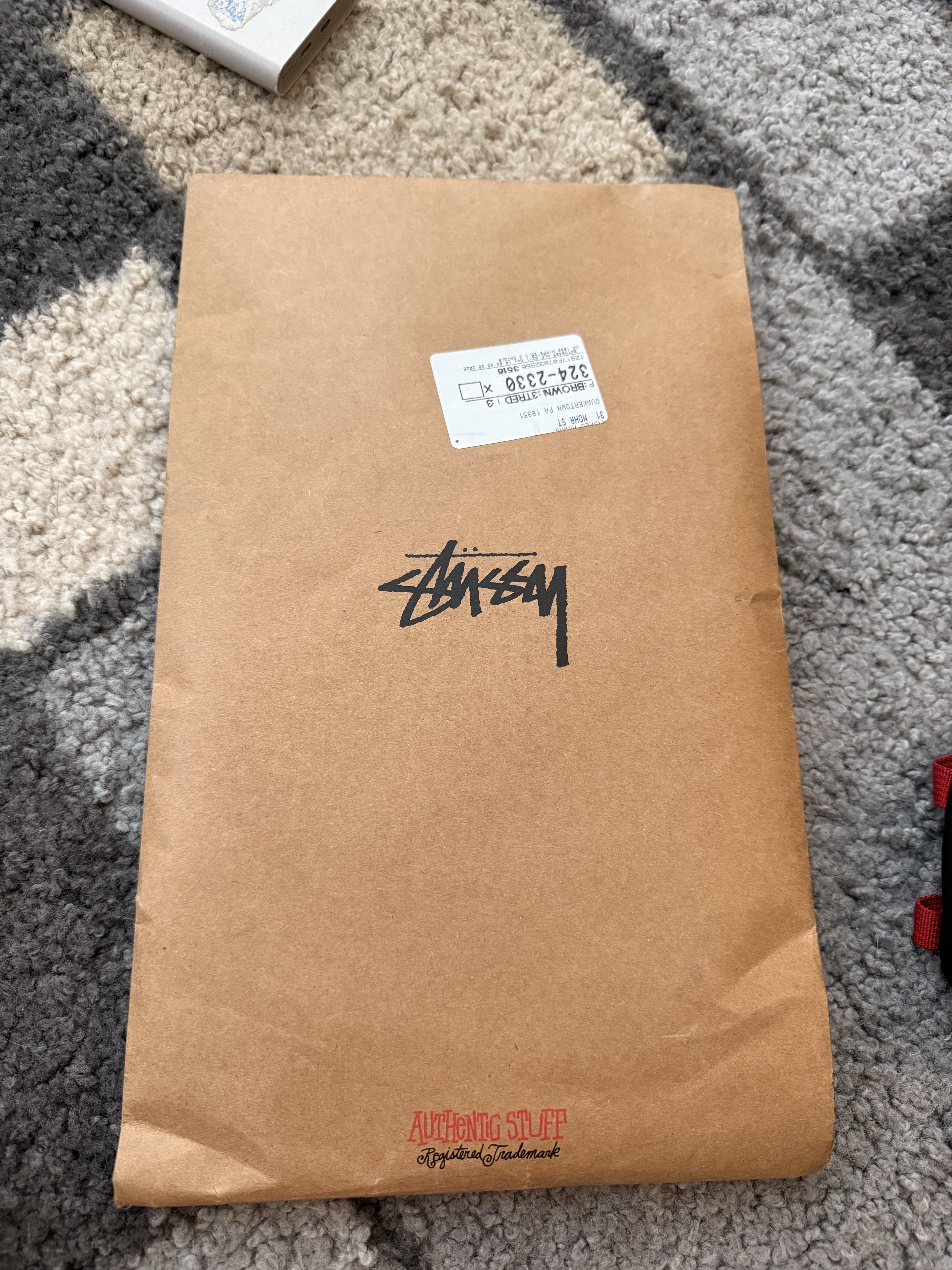 Stussy World Tour T-Shirt Black, Stussy World Tour T-Shirt Black 2023 착용 스타일 - 5