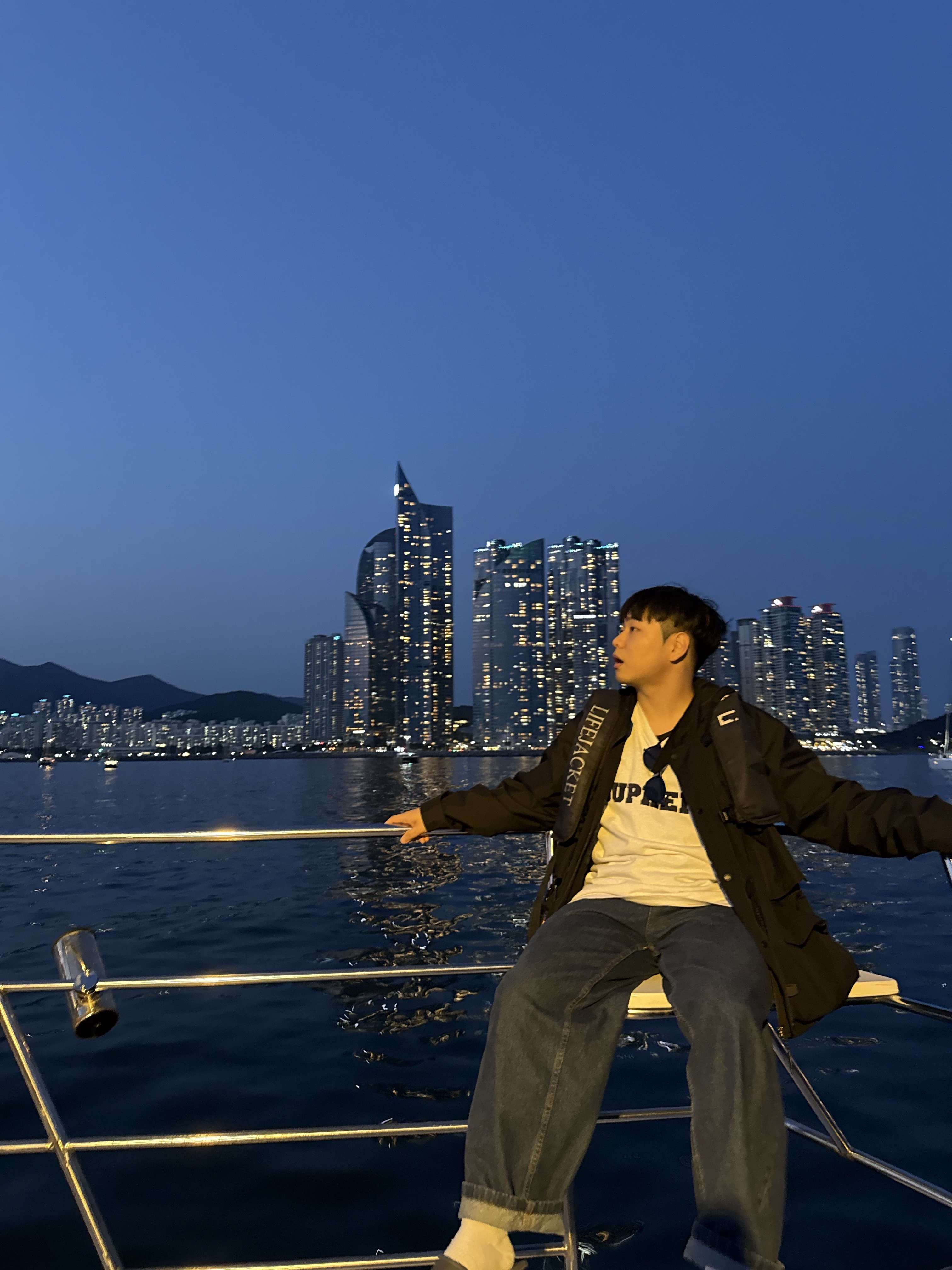 Supreme Collegiate S/S Top White - 23FW 착용 스타일 - 2