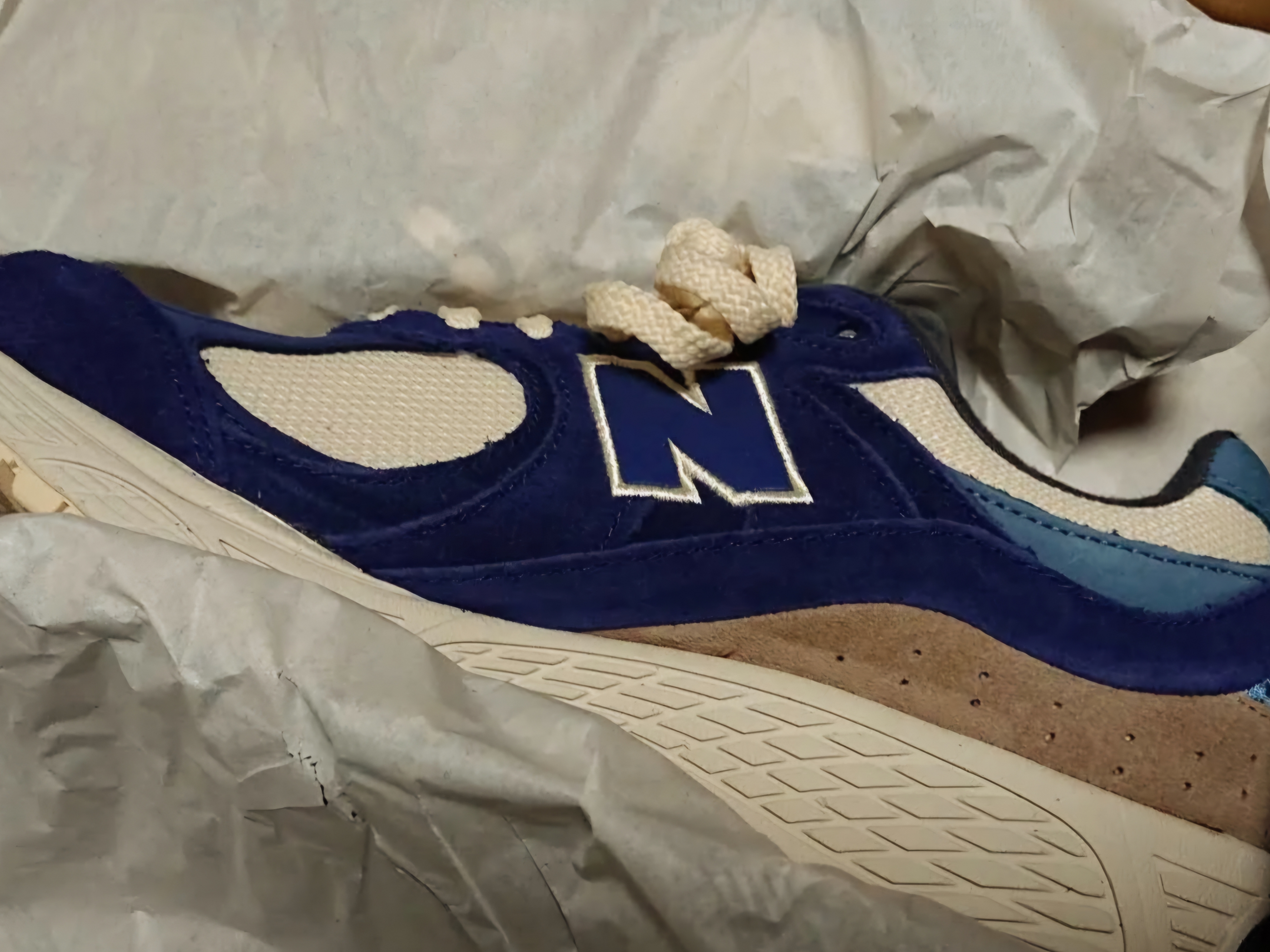 New Balance 2002R Light Cream Purple 착용 스타일