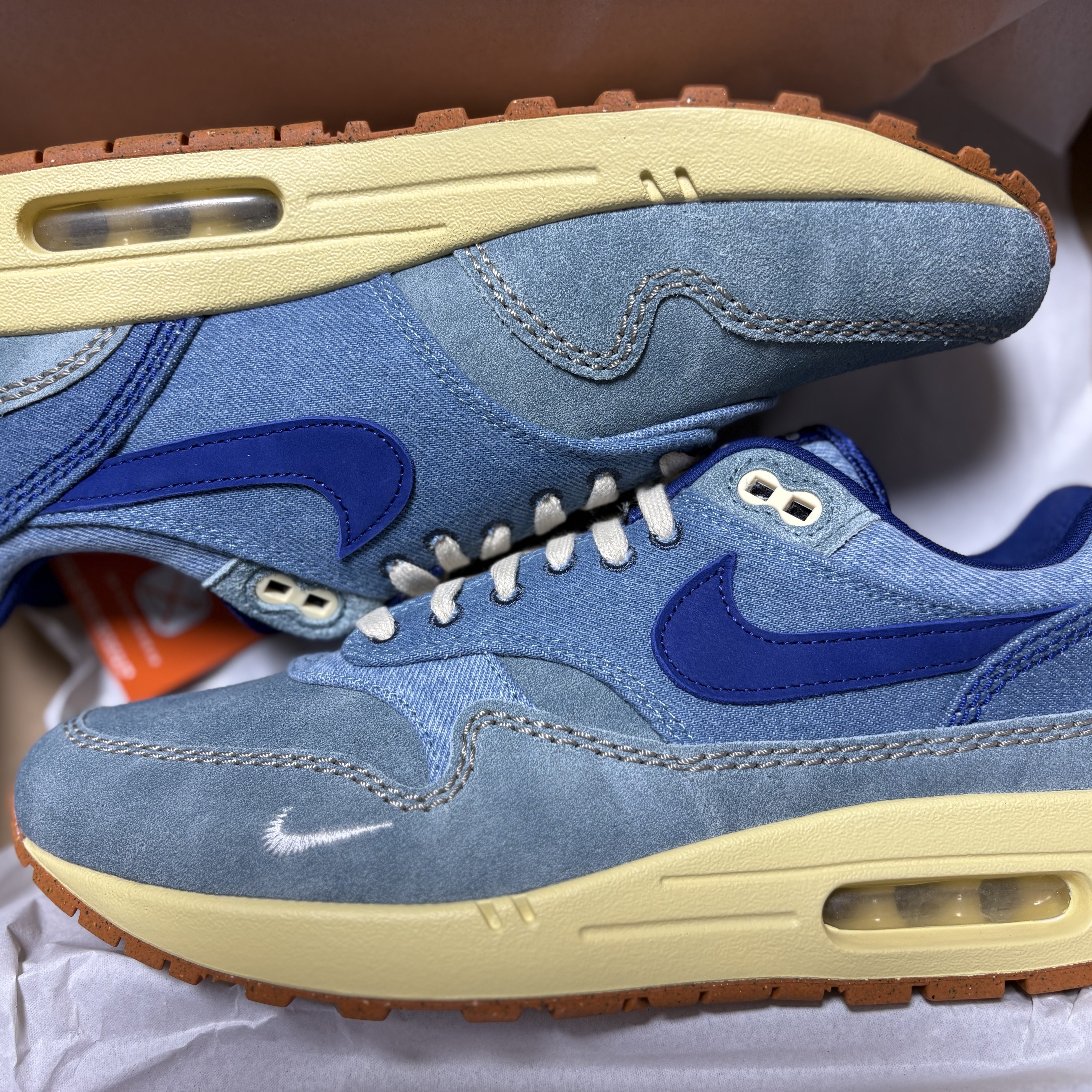 Nike Air Max 1 Premium Dirty Denim 착용 스타일 - 2