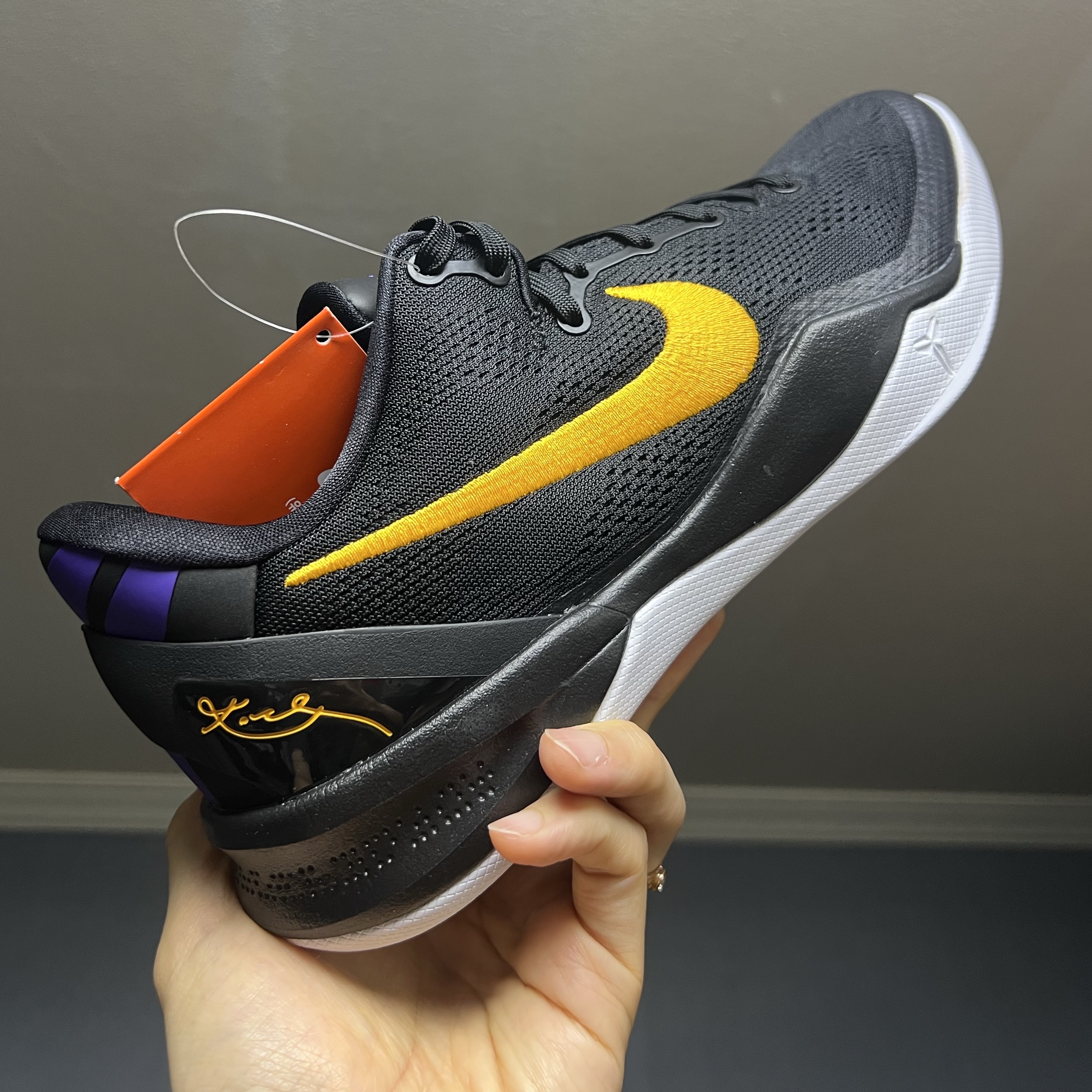 Nike Kobe 8 Protro Black and University Gold 착용 스타일 - 2