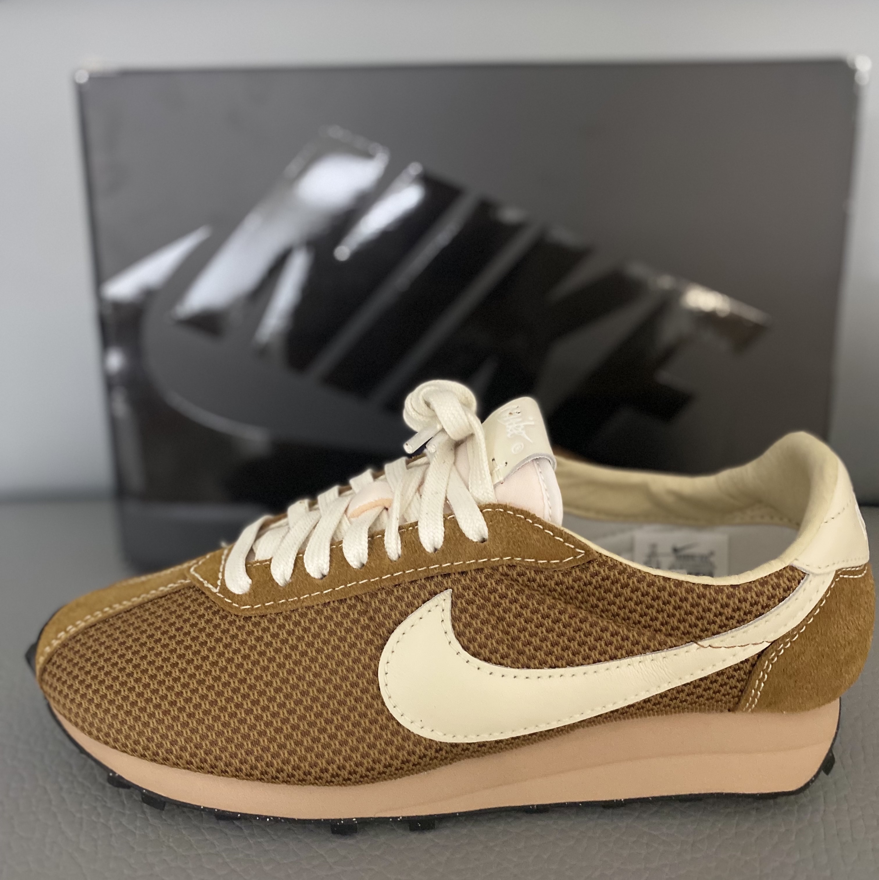 Nike LD-1000 Baroque Brown Hemp 착용 스타일