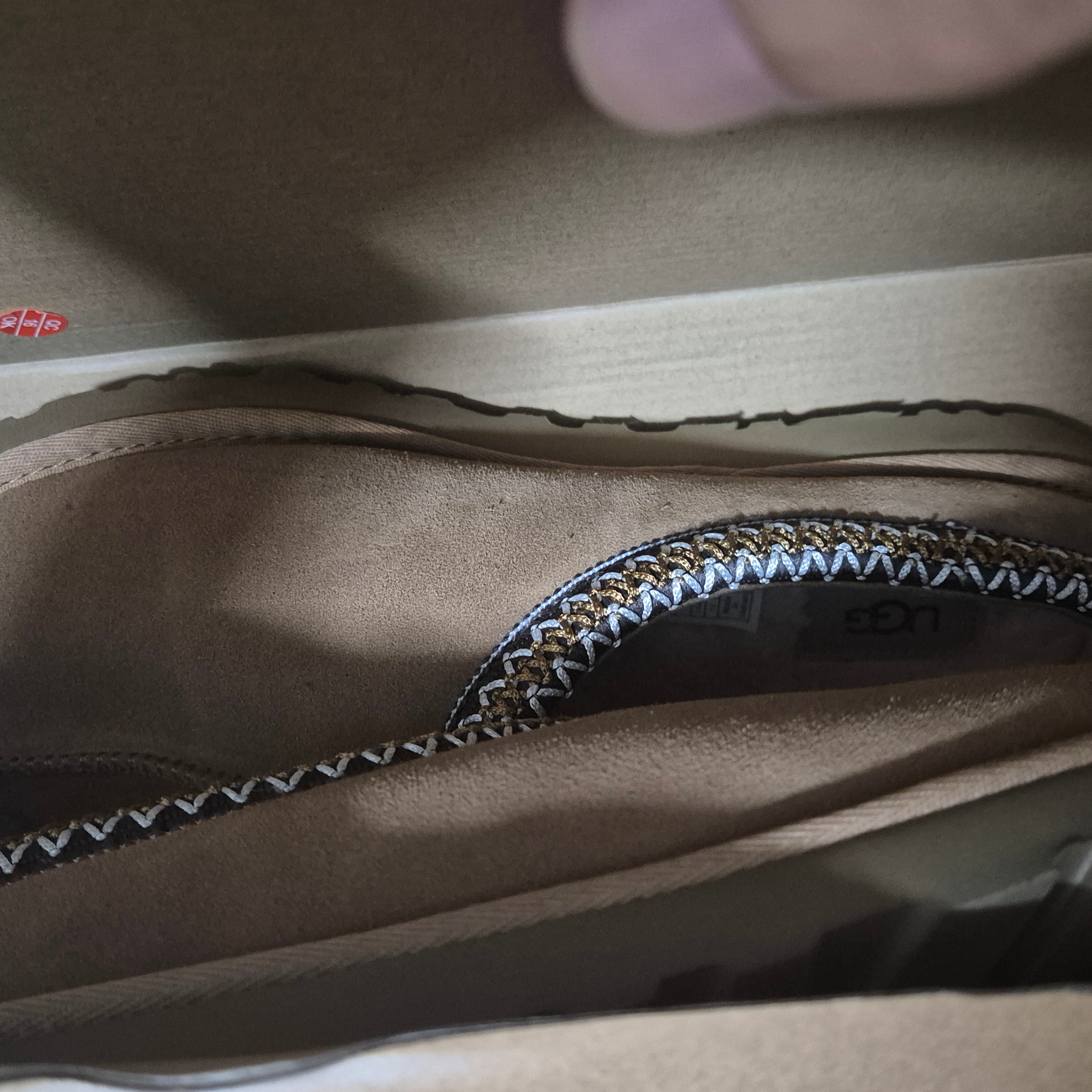 UGG Tasman Slipper Chestnut 착용 스타일
