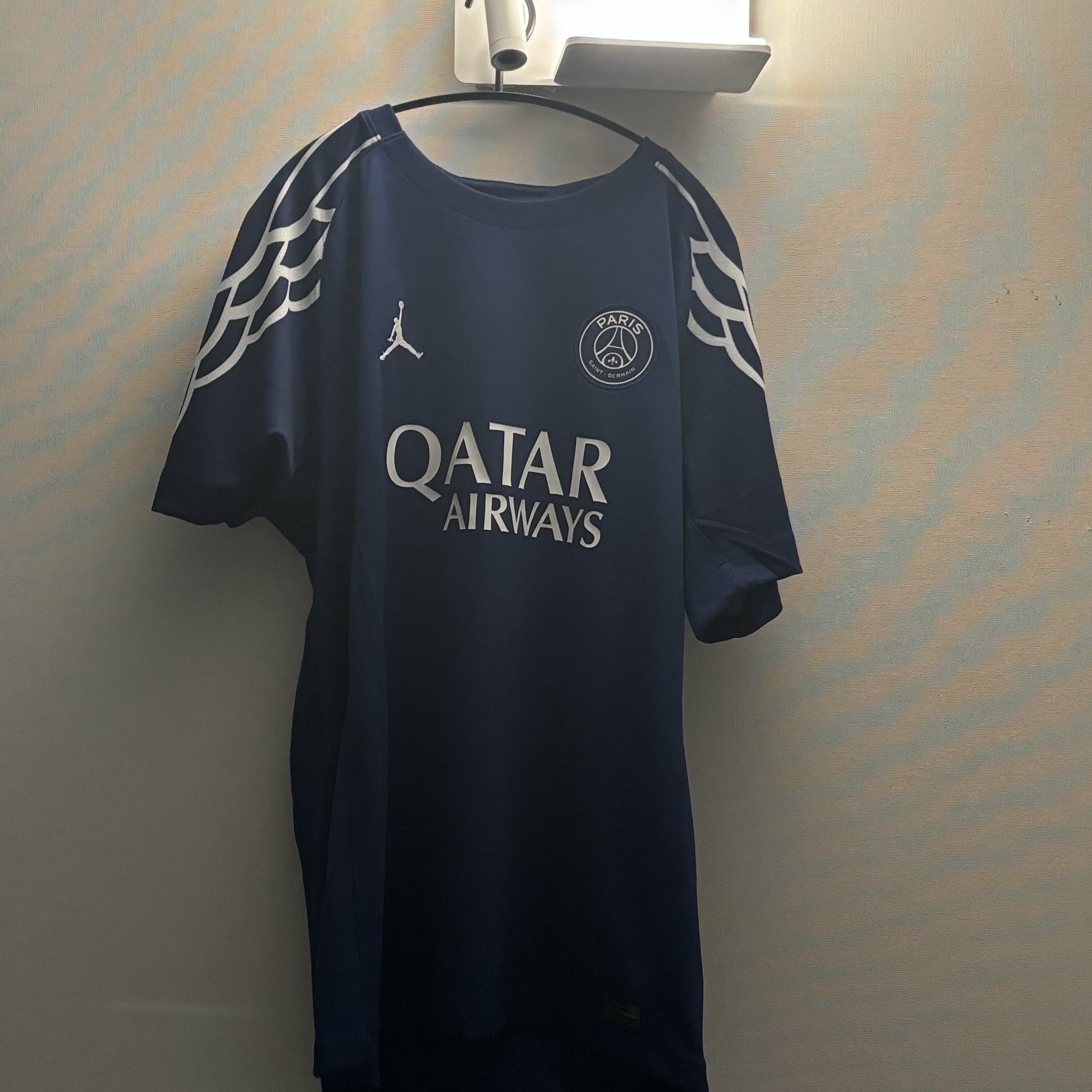 Jordan x Paris Saint-Germain 2024/25 Stadium 4th Dri-Fit Replica Jersey Blue Void Phantom (Non Marking Ver.) 착용 스타일
