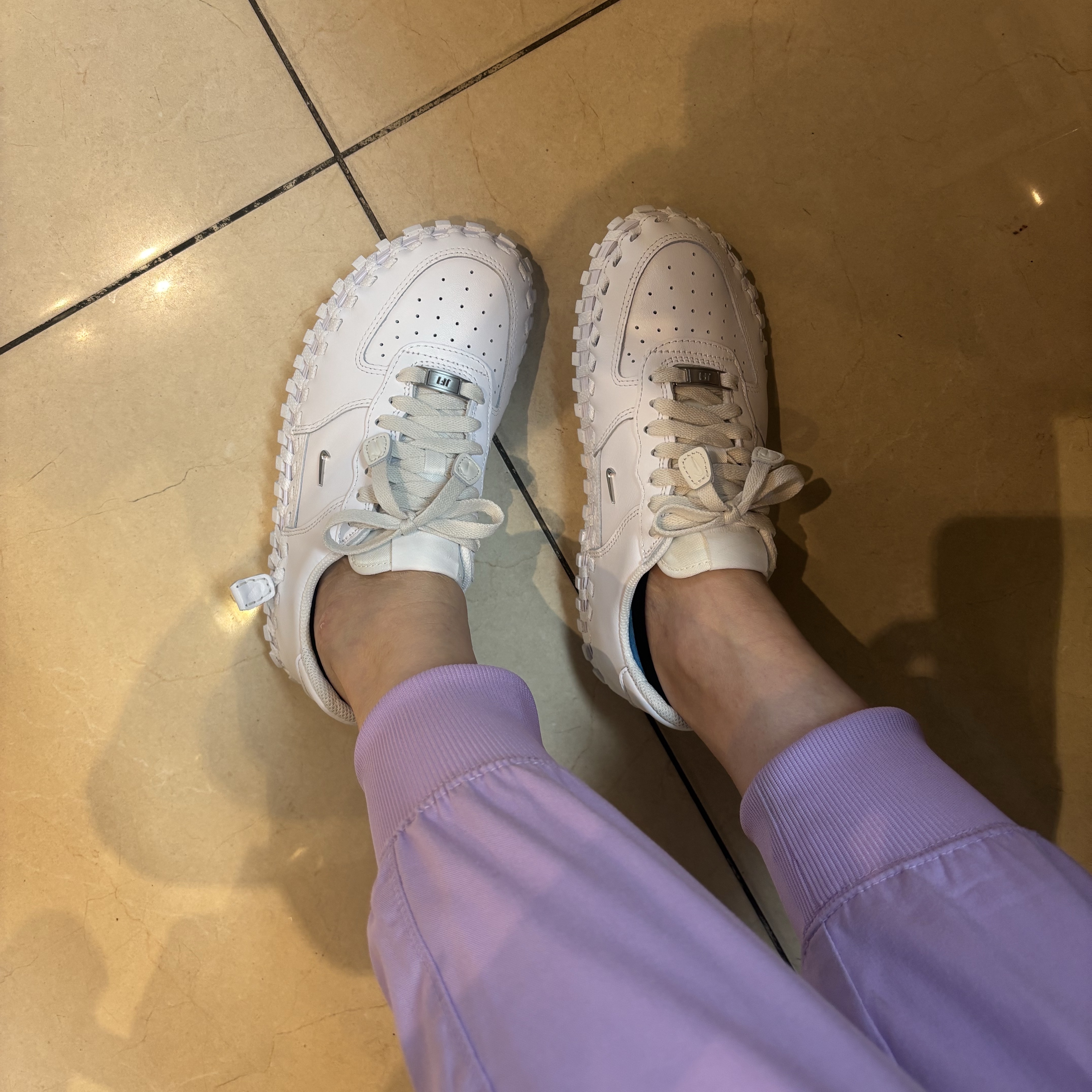 Nike x Jacquemus J Force 1 Low LX SP White 착용 스타일 - 2