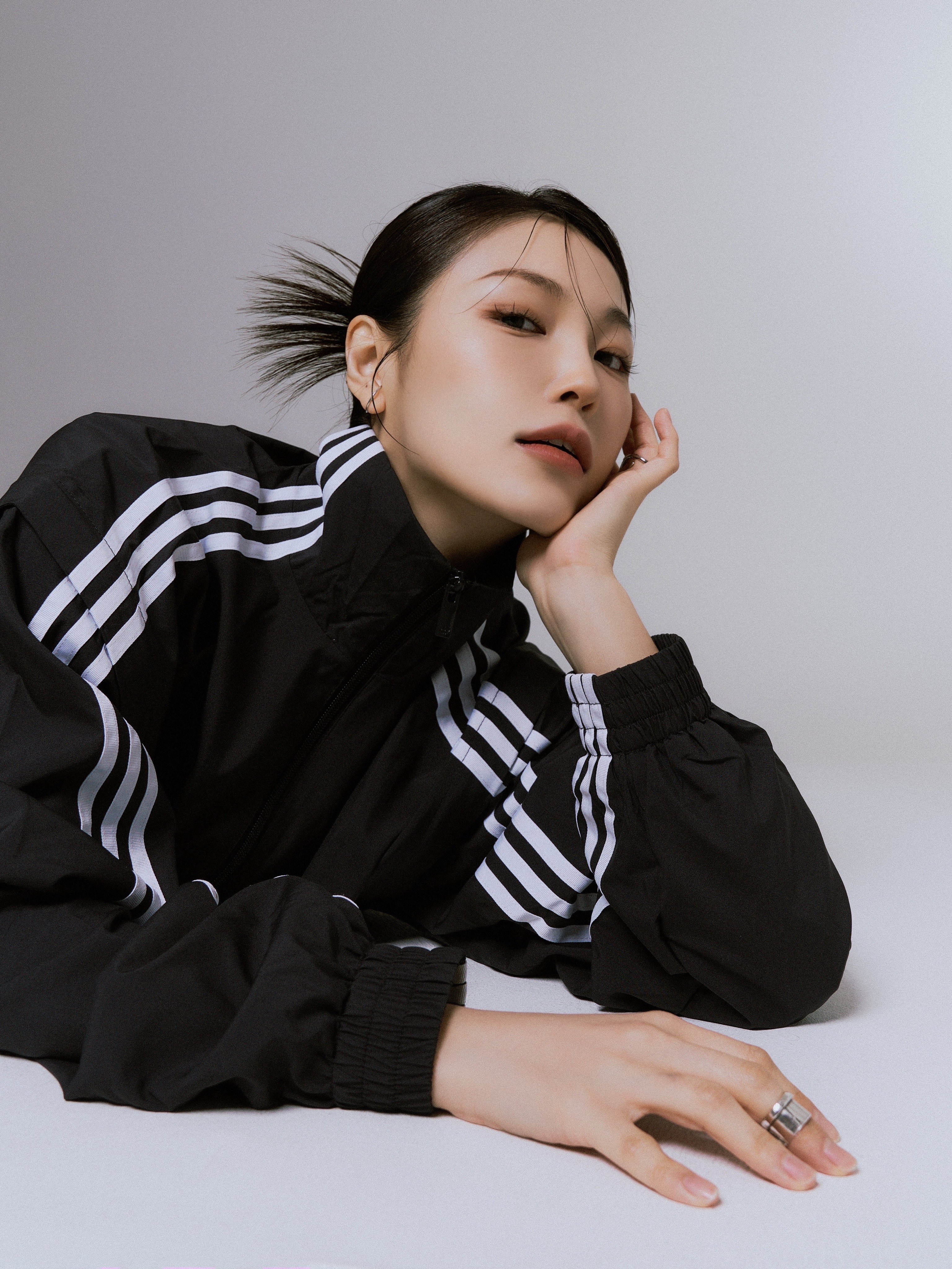 (W) Adidas Adilenium Season 2 Oversized Zip Track Top Gender Neutral Black - KR Sizing 착용 스타일