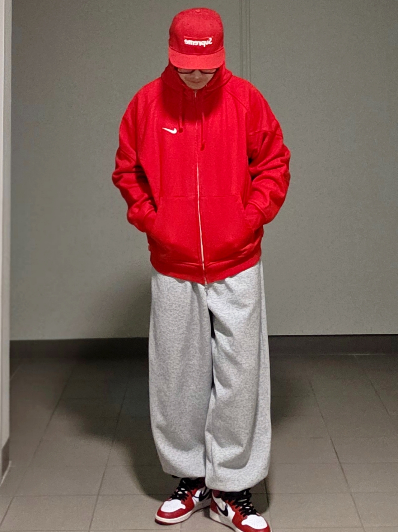 Supreme No Comp Box Logo New Era Red - 21FW, Supreme x Nike Zip Up Hooded Sweatshirt Red - 25SS 착용 스타일