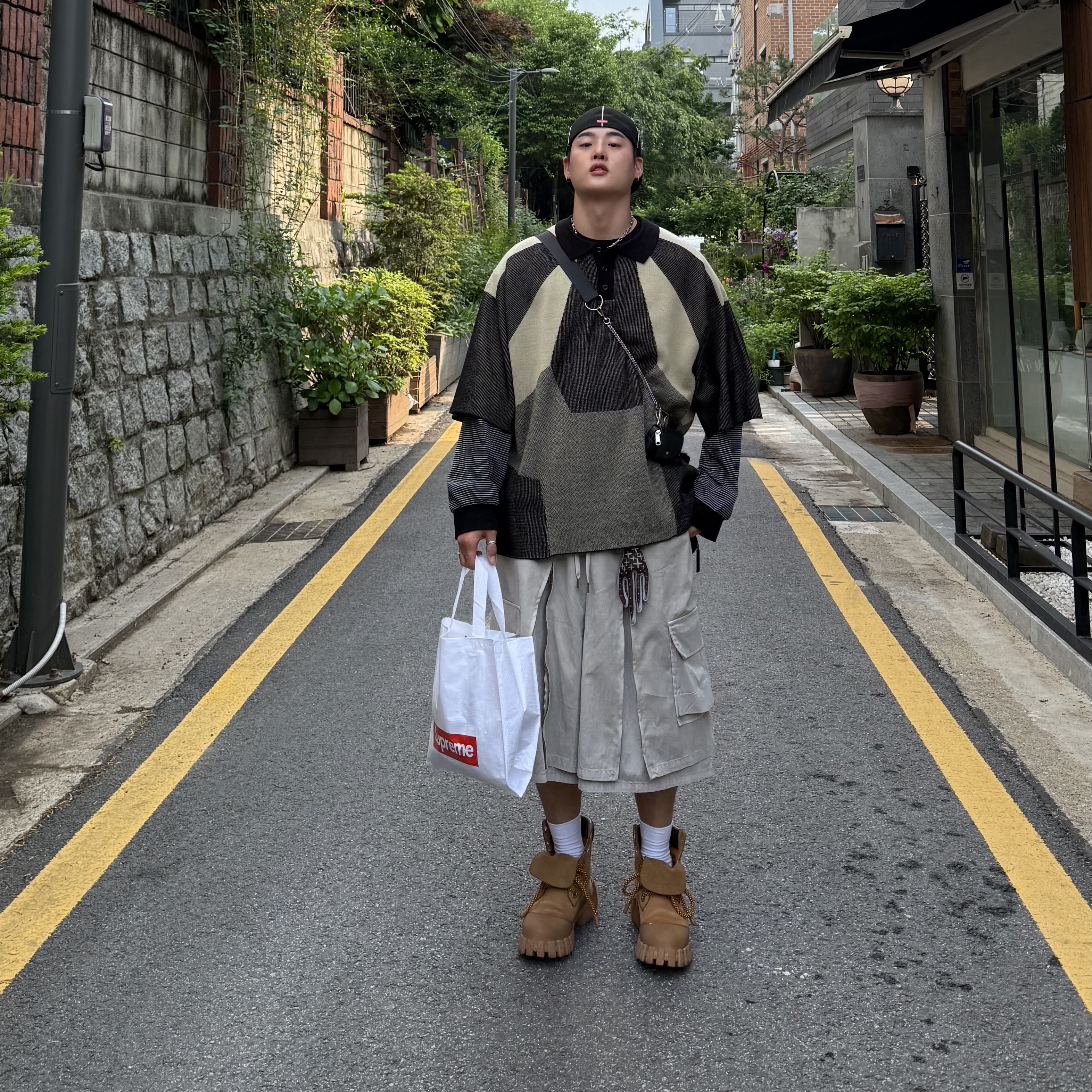 Timberland x Humberto Leon 6 Inch Boot Wheat Nubuck - Medium, Supreme Piping Script Logo New Era Black - 25SS 착용 스타일 - 2
