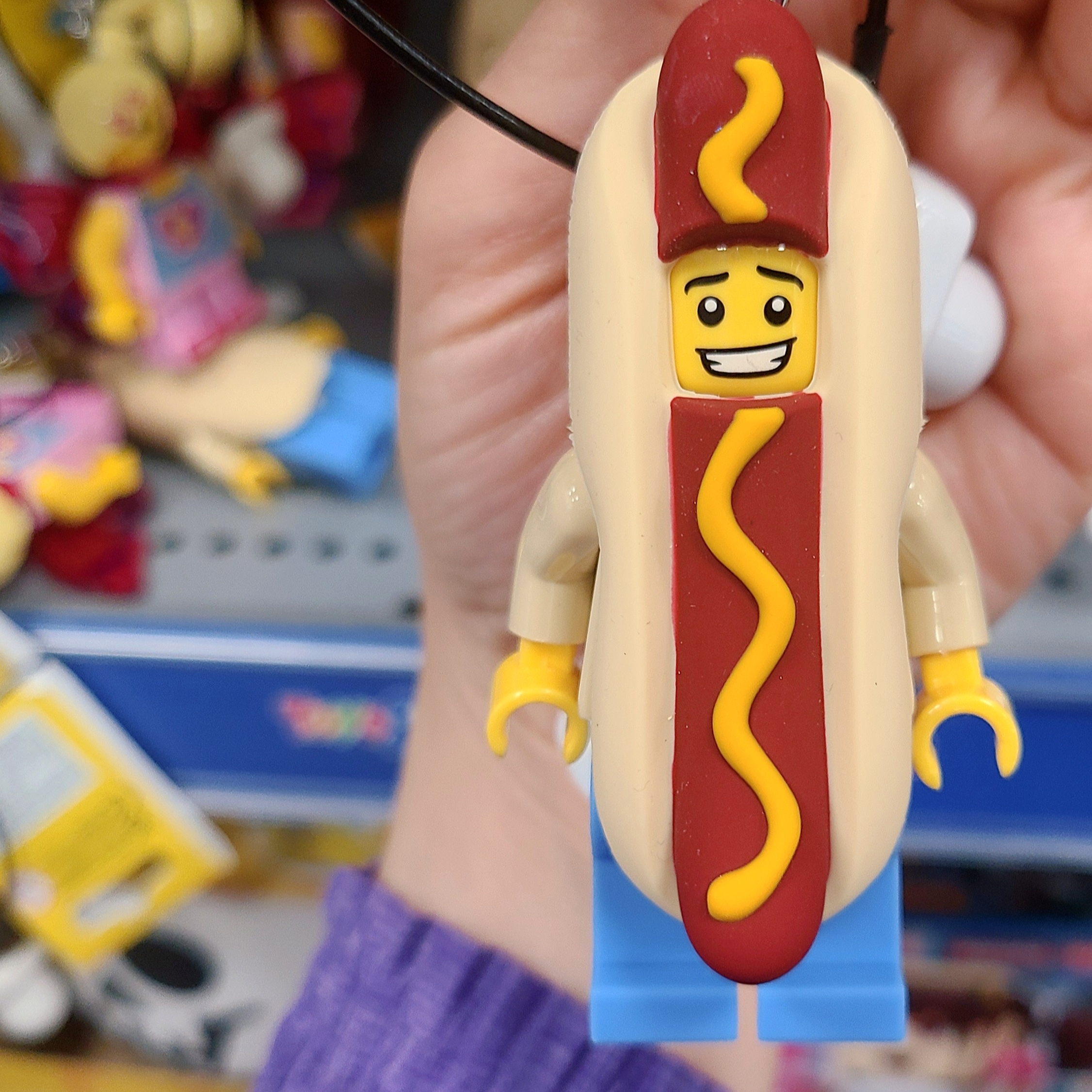Lego Gear Hot Dog Guy Key Chain 착용 스타일 - 2