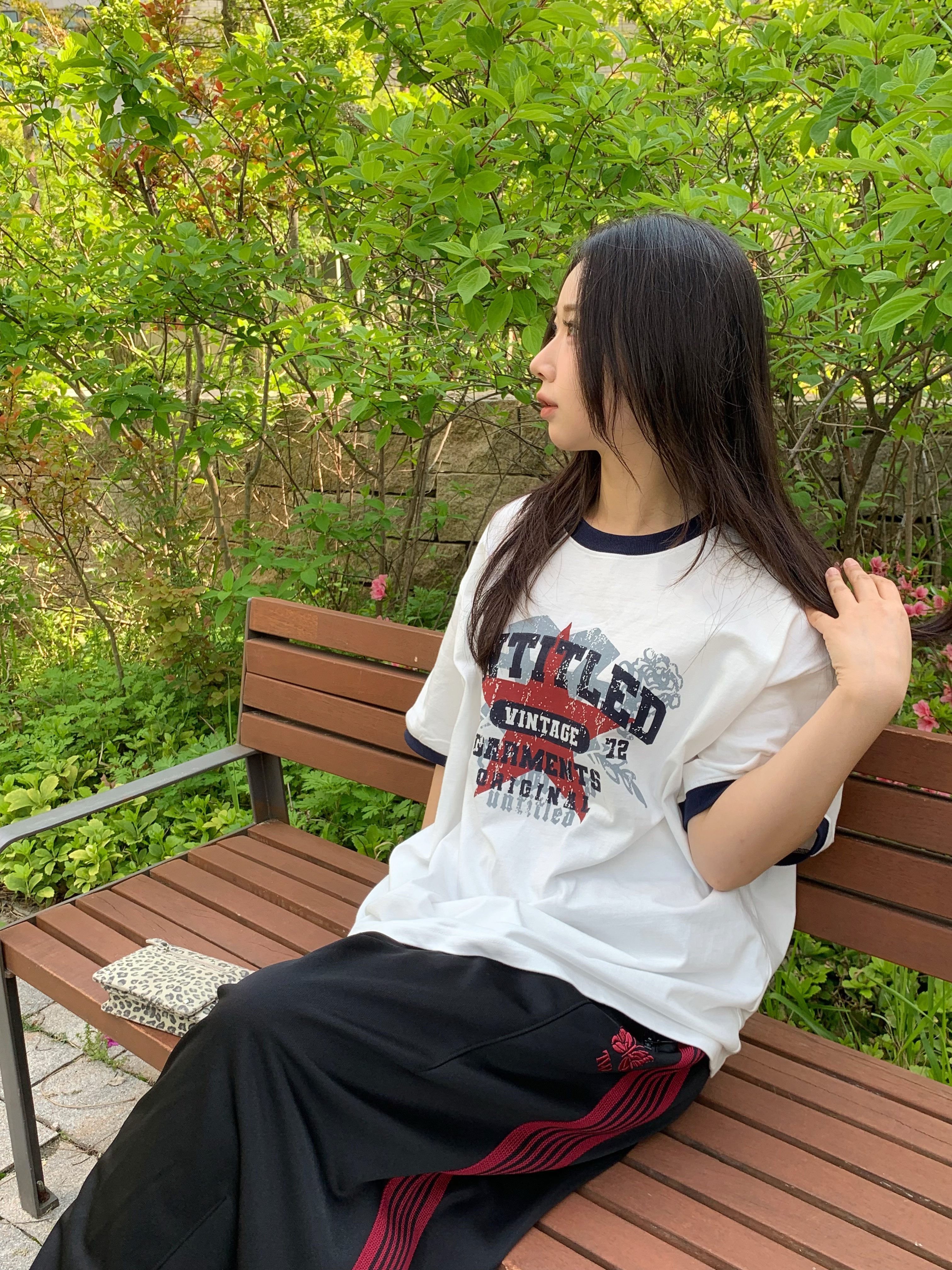 Needles x TW H.D. Track Pants Black Red 착용 스타일 - 2