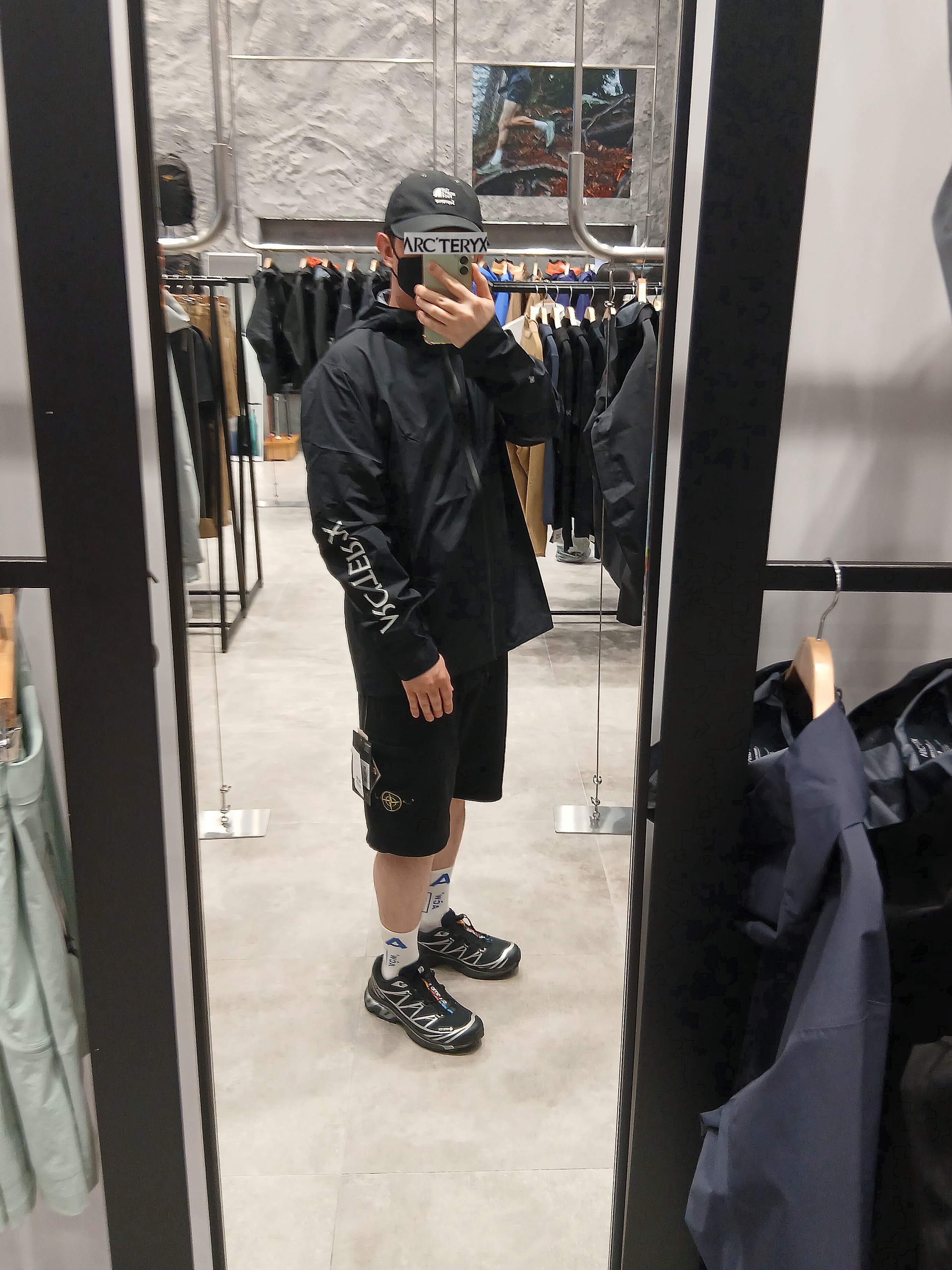 Supreme x The North Face Split 6-Panel Black - 24SS, Arc'teryx Norvan Jacket Black 착용 스타일 - 1