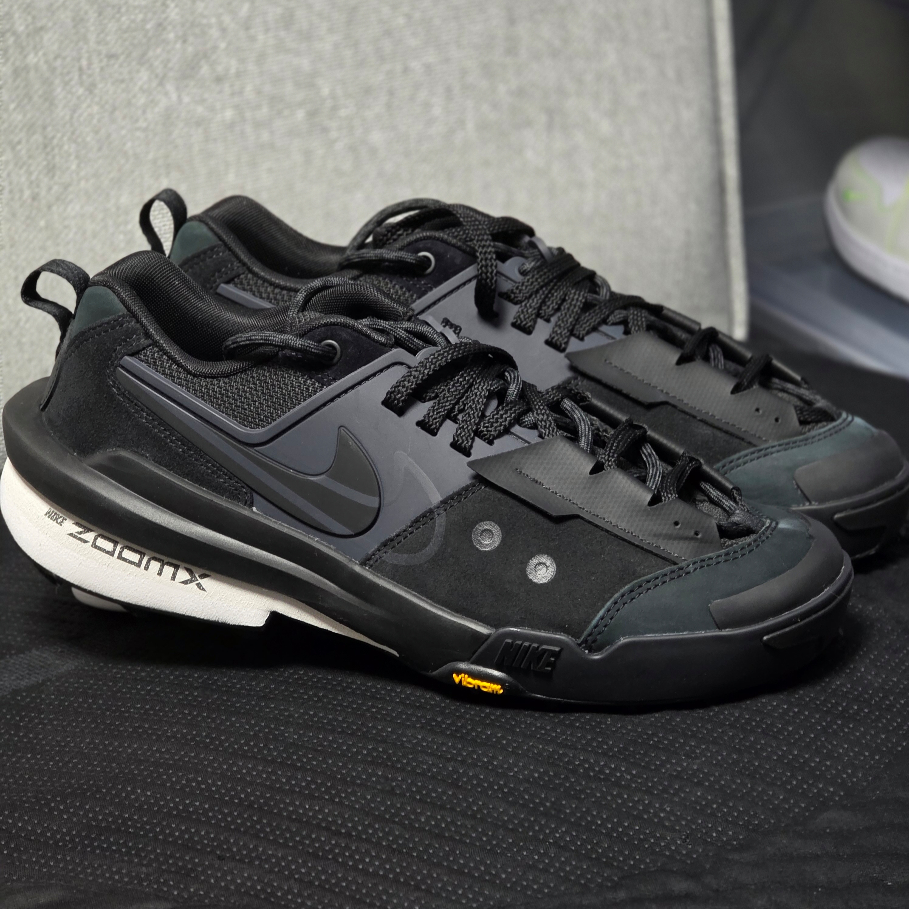 Nike x Sacai Zegamadome SP Black 착용 스타일 - 2