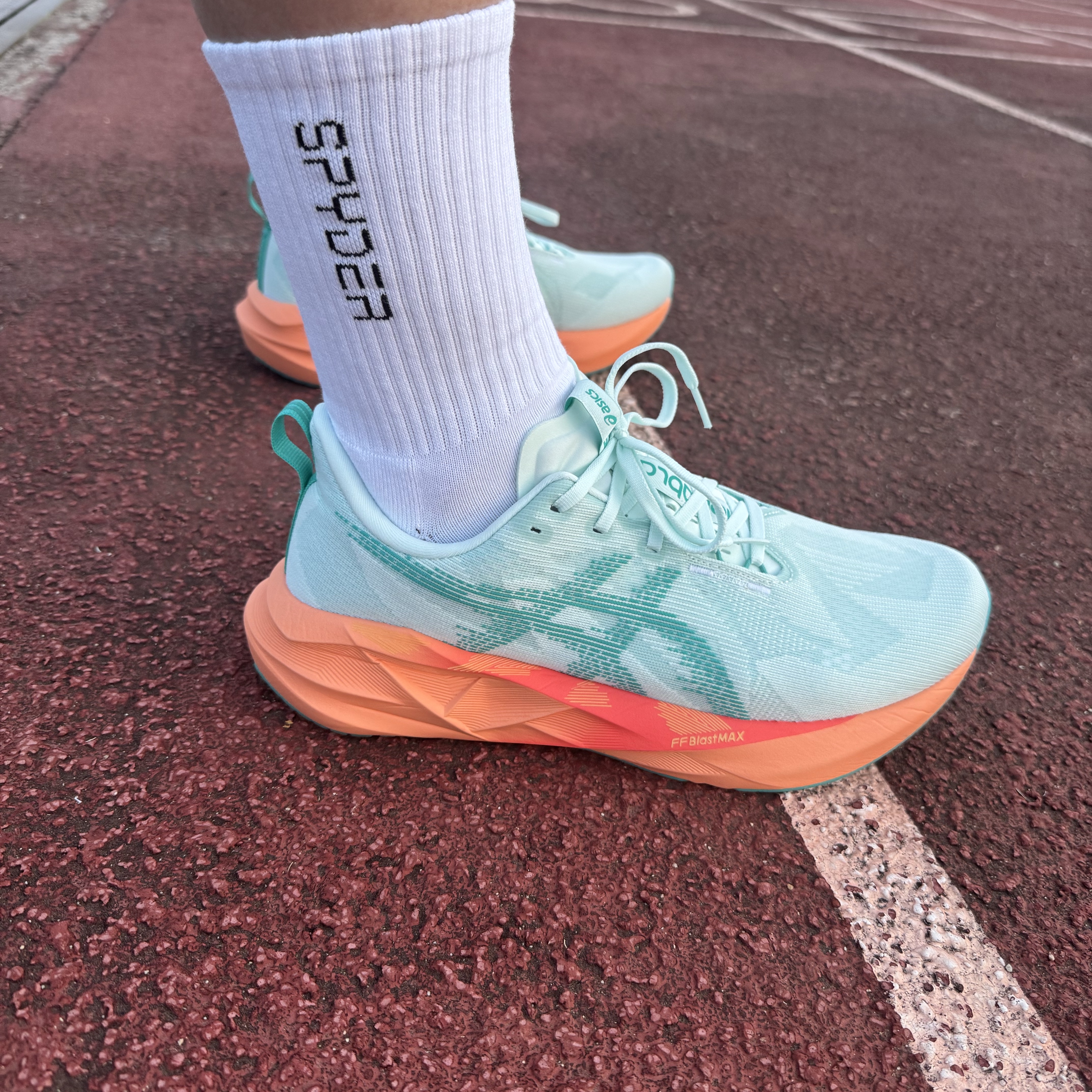 Asics Novablast 5 Soothing Sea Wave Teal 착용 스타일 - 3