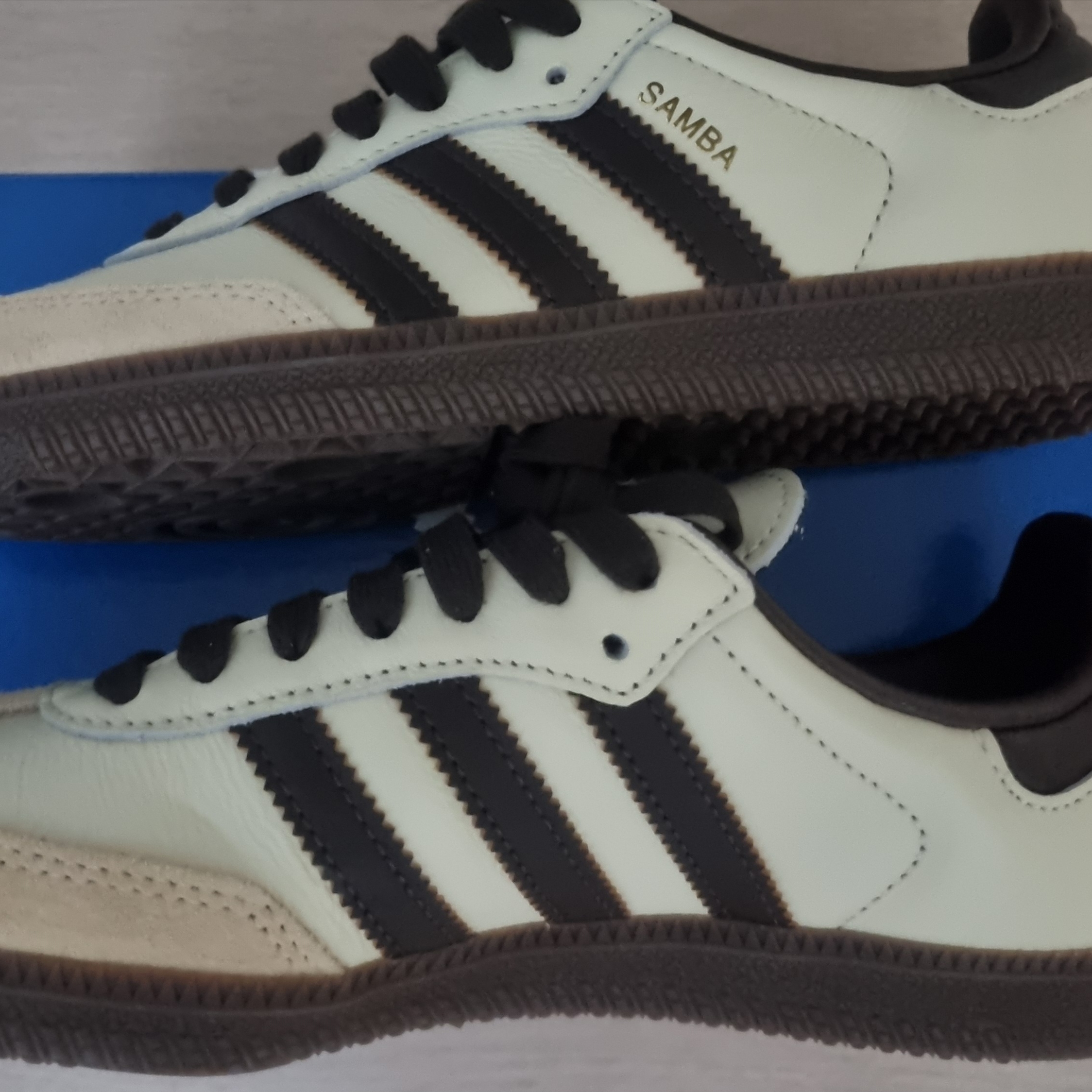 Adidas Samba OG Cream White Dark Brown 착용 스타일