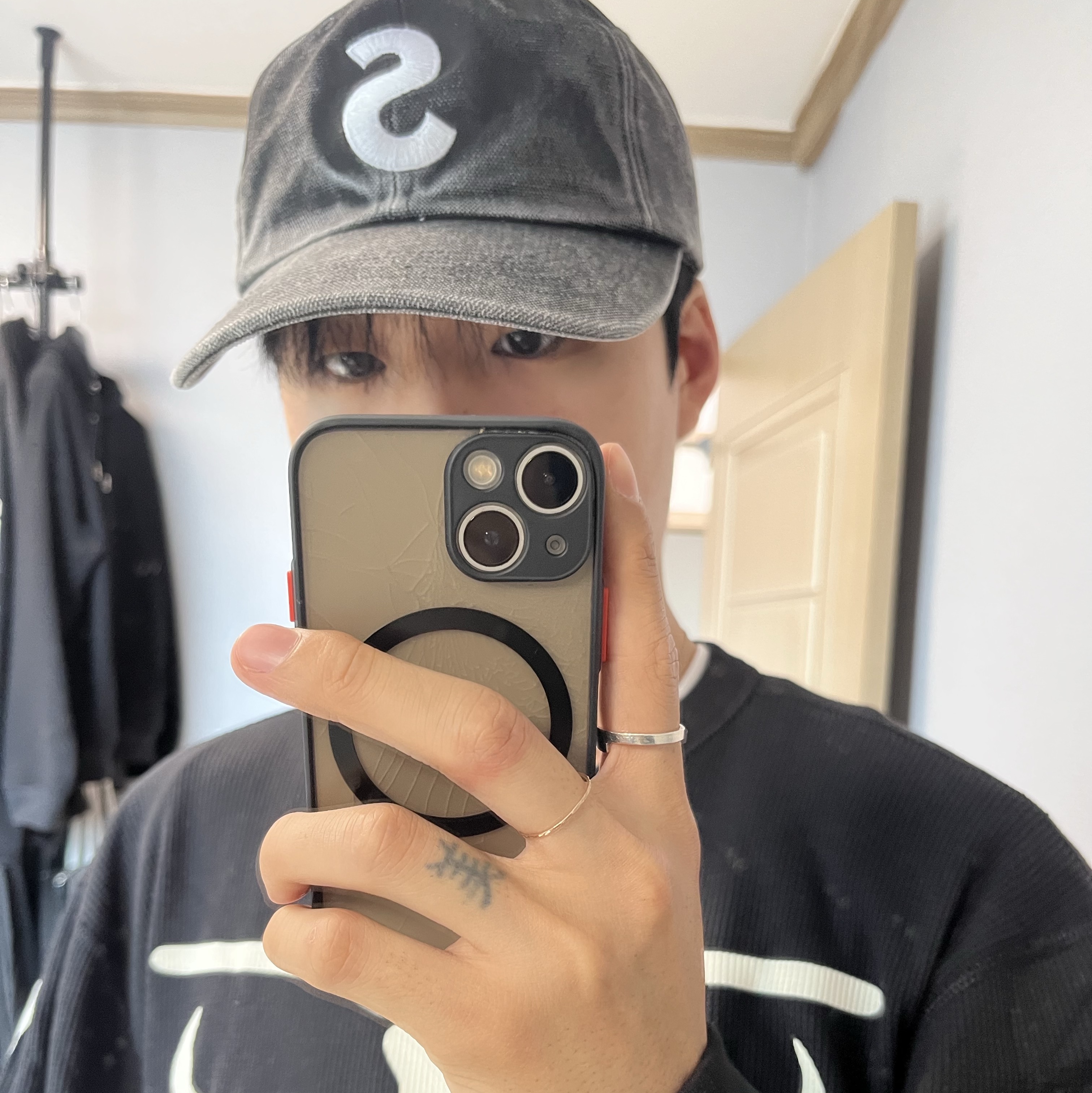 Supreme Hanes Bones Thermal Crew Black (1 Pack), Supreme Pigment S Logo 6-Panel Black - 24FW 착용 스타일 - 3
