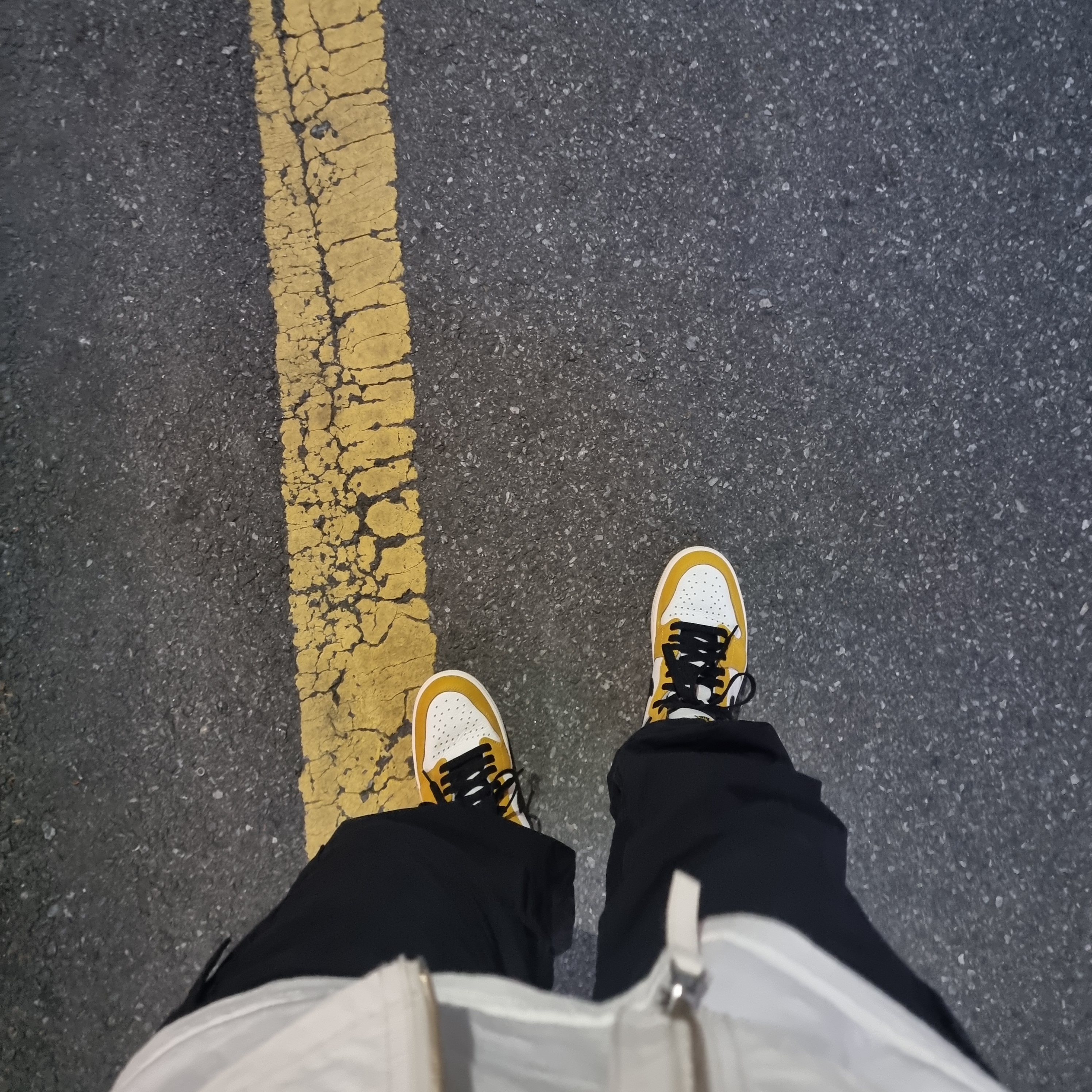 Jordan 1 Retro High OG Yellow Ochre, Stussy Wave Dye Beach Shell Jacket Bone 착용 스타일