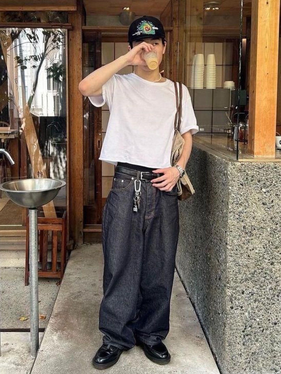 IAB Studio x Arcane Jinx Wanted T-shirt Burgundy Gold, Stussy Summer LB T-Shirt White 착용 스타일 - 3