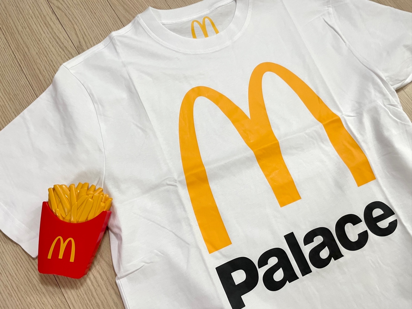 Palace x McDonald's Logo T-Shirt White - 23FW 착용 스타일