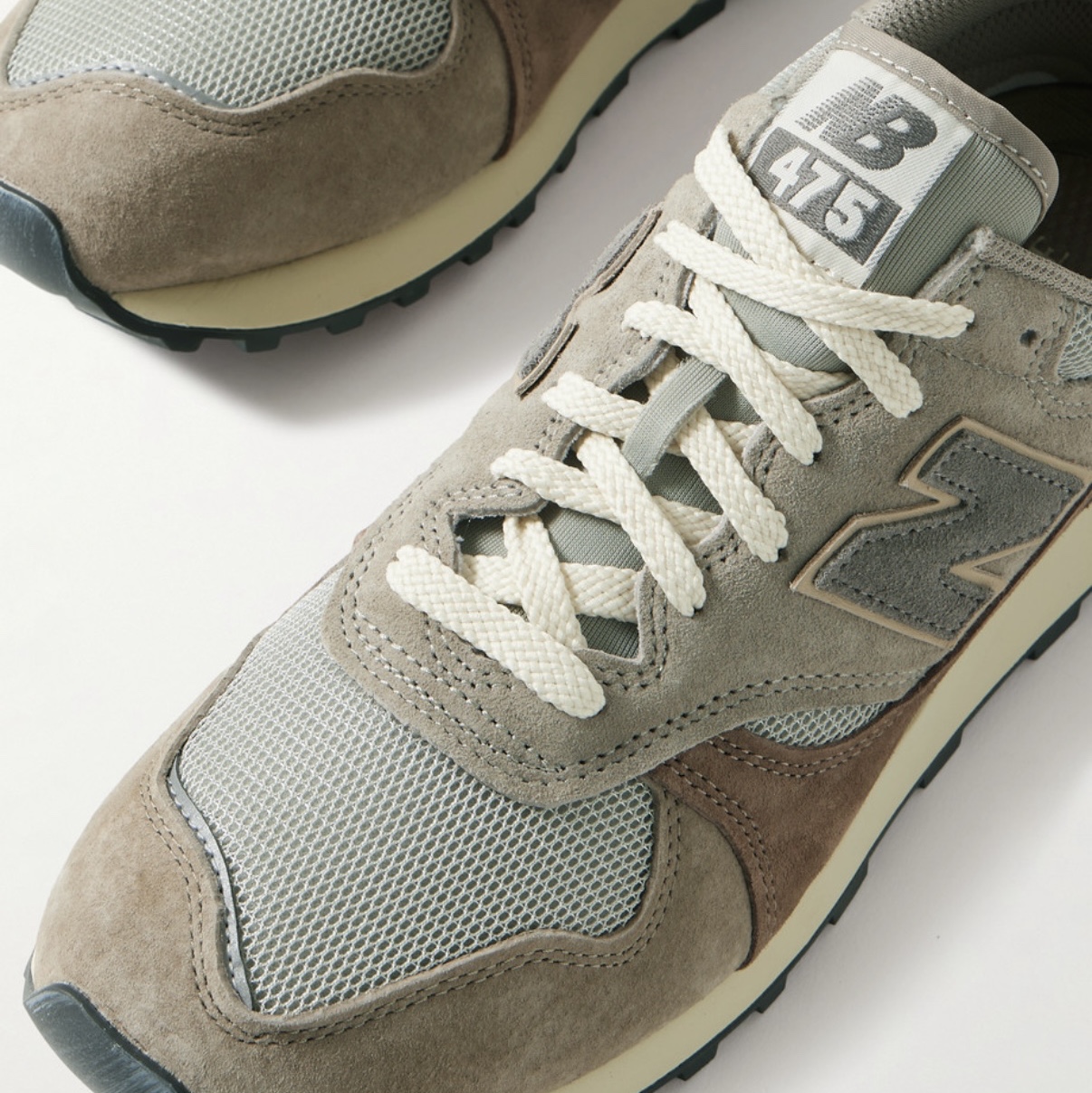 New Balance x Auralee 475 London Fog Taupe Gray 착용 스타일 - 4