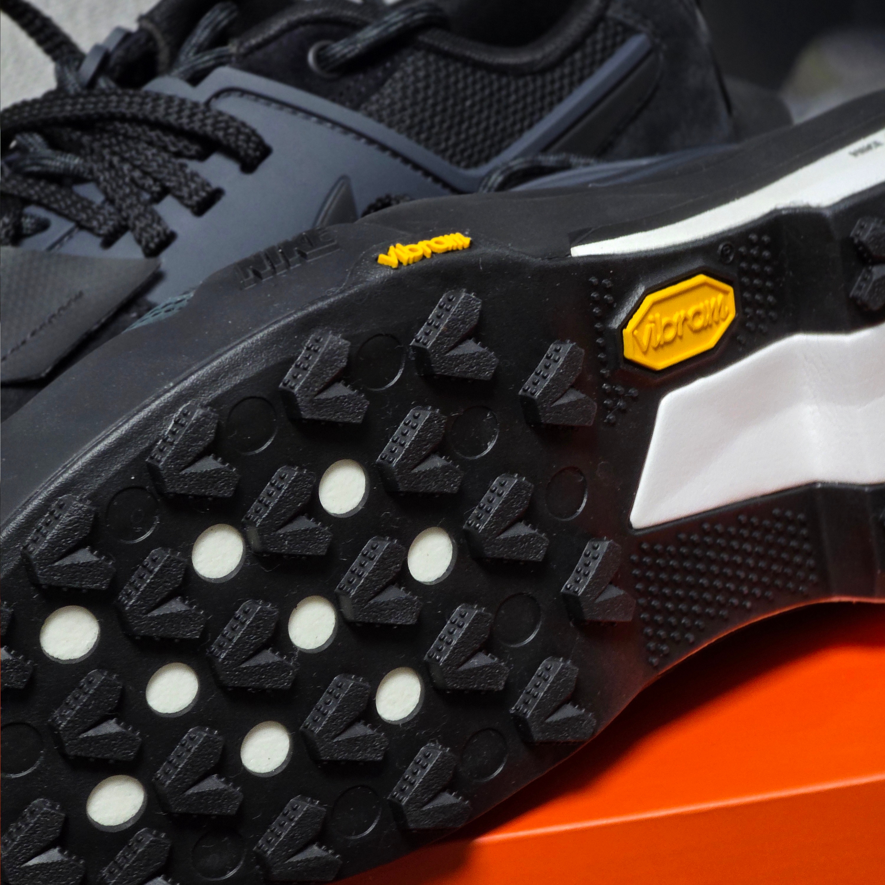 Nike x Sacai Zegamadome SP Black 착용 스타일 - 10